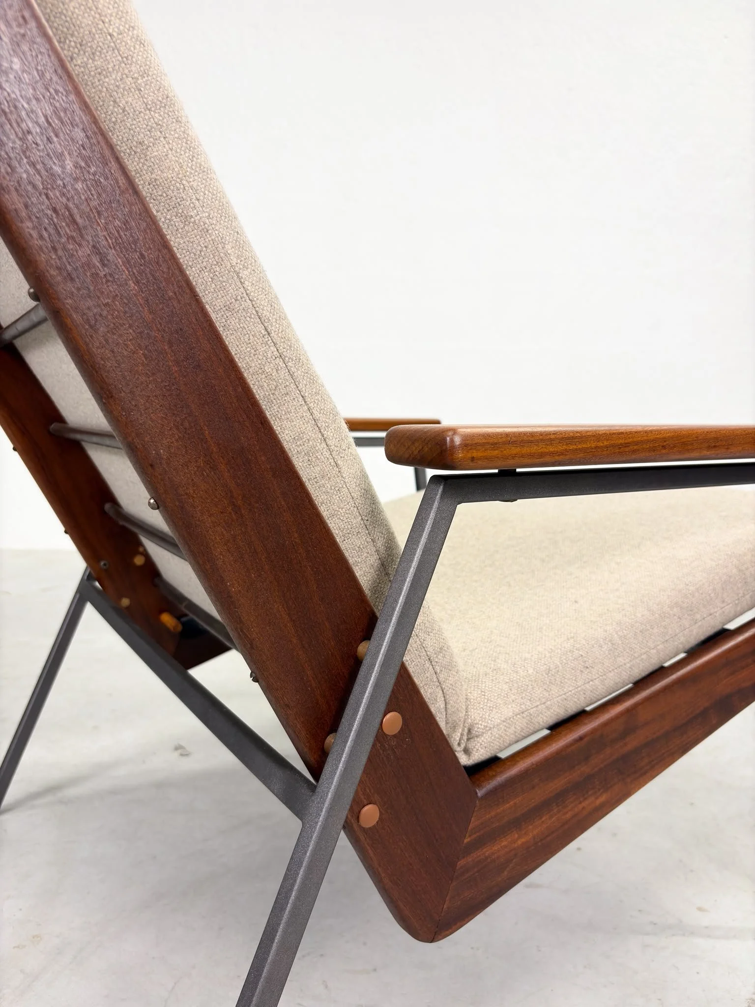 '1611 Lotus' Fauteuil van Rob Parry voor Gelderland (14).jpeg