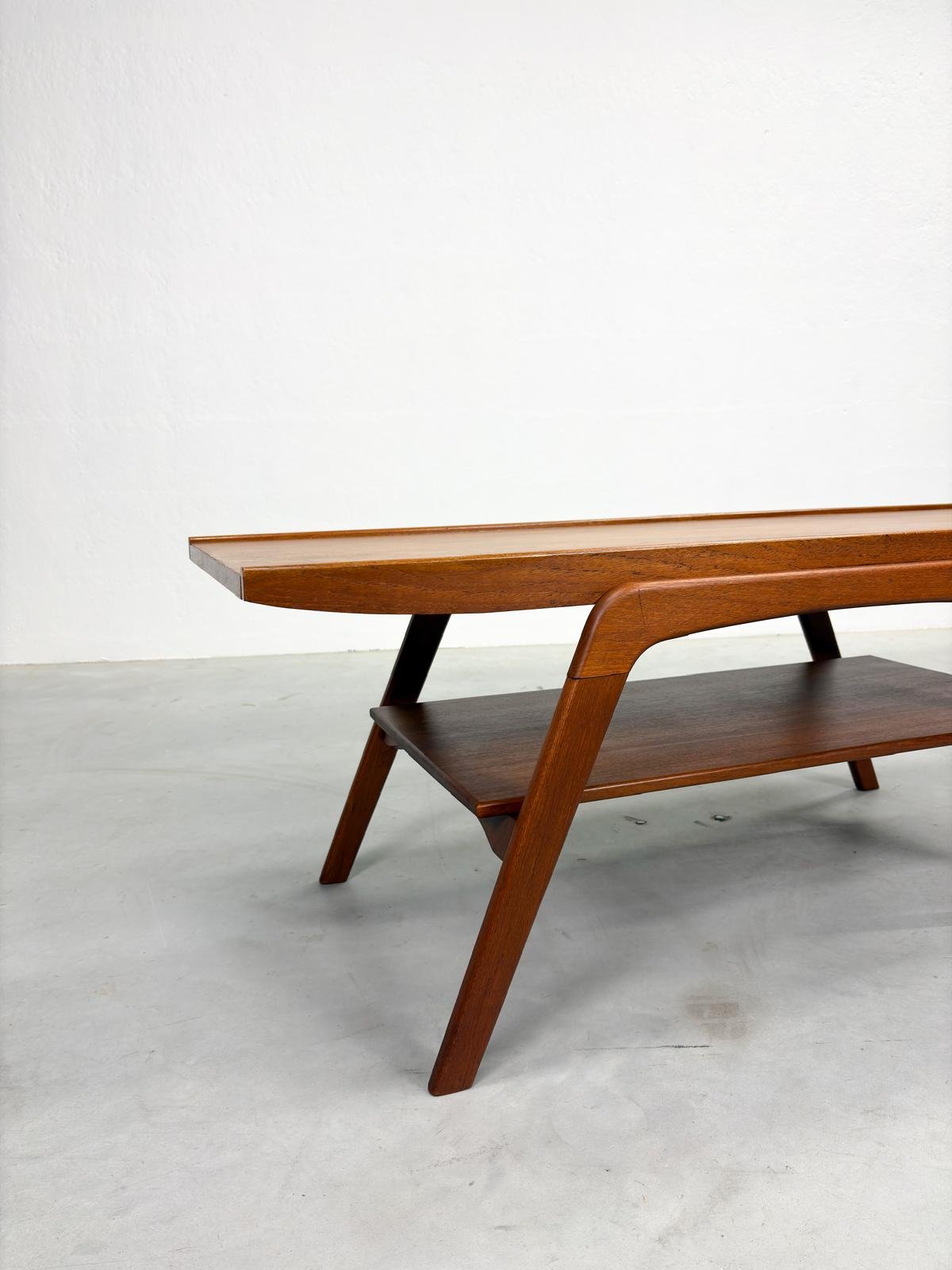 Mid-century Salontafel met Lectuurrek in Teak (3).jpeg