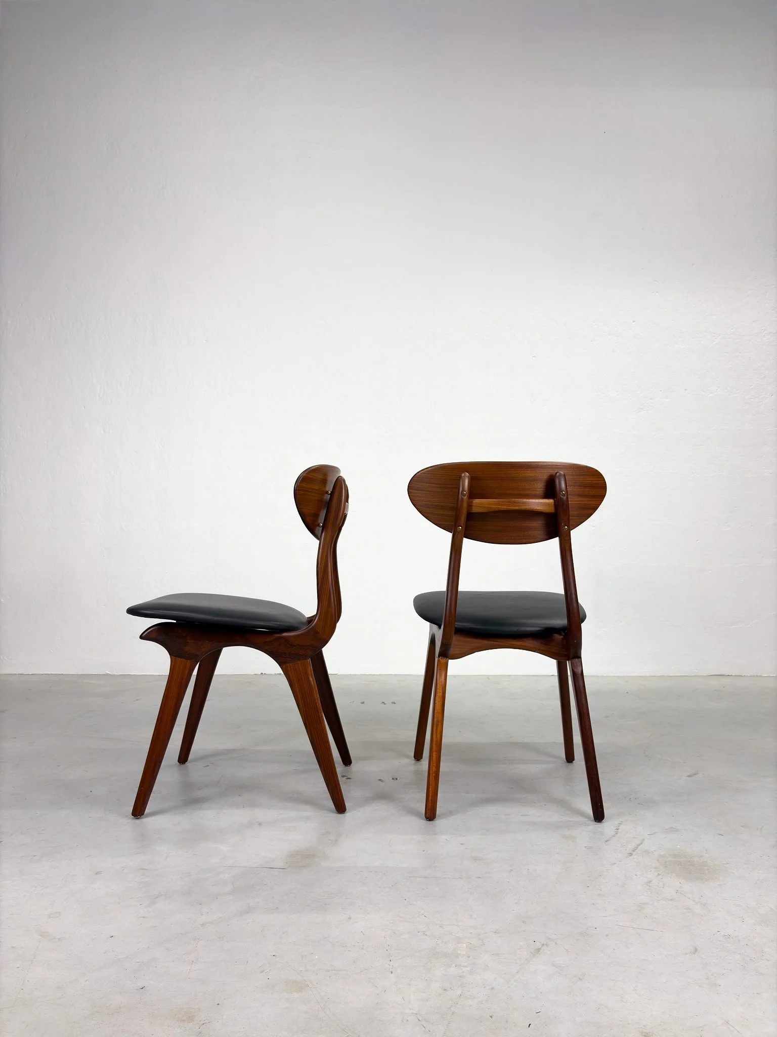 Set 'Snavel' Eetkamerstoelen van Louis van Teeffelen (4).jpeg