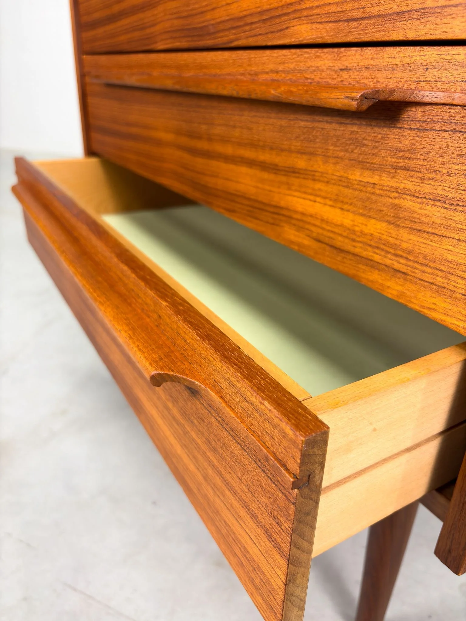 Mid-century 'Mahjongg' Ladekast van Ouwenbroek's Meubelfabriek (17).jpeg