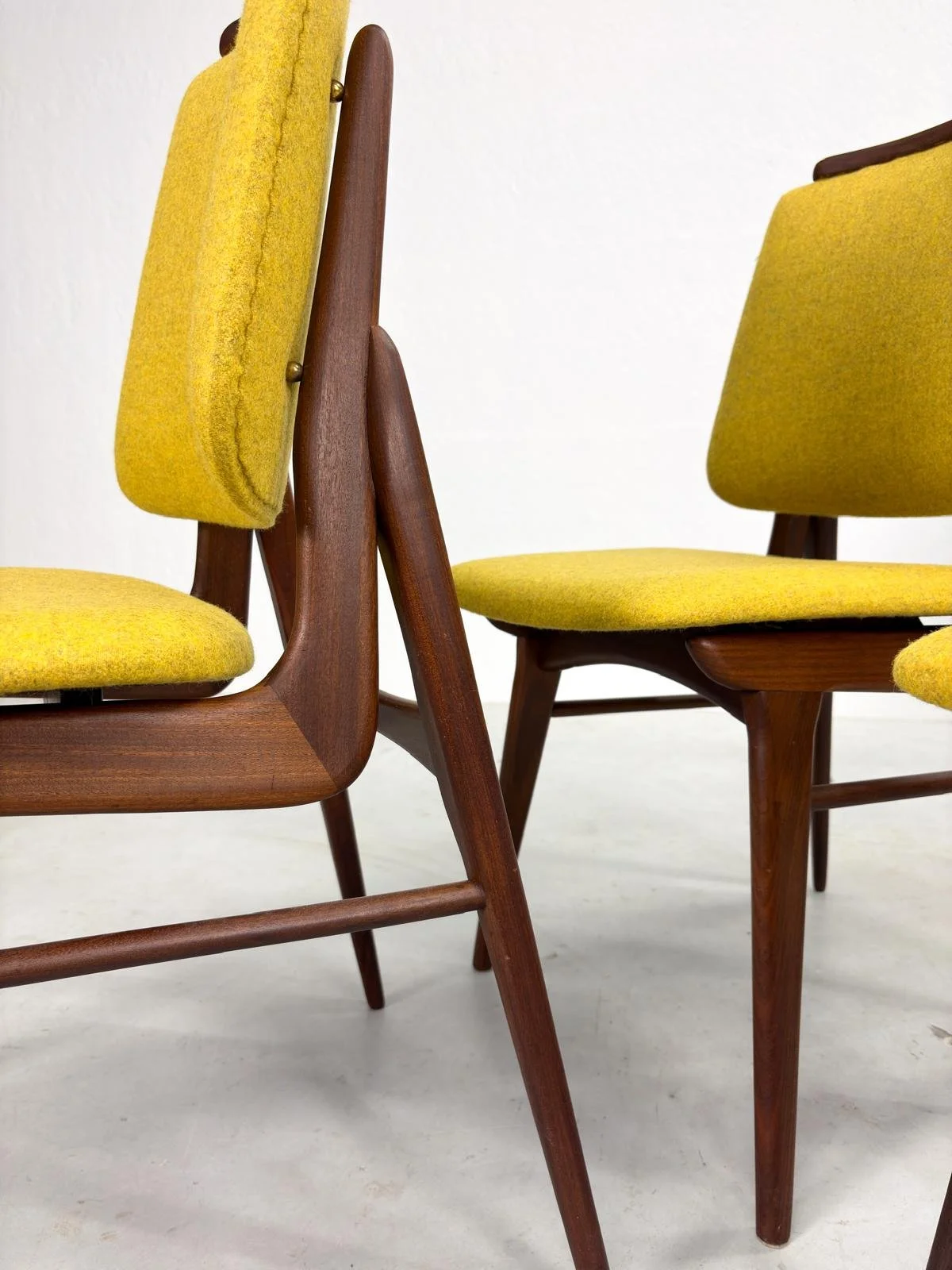 Zeldzame Set Mid-Century Eetkamerstoelen van AwA (15).jpeg