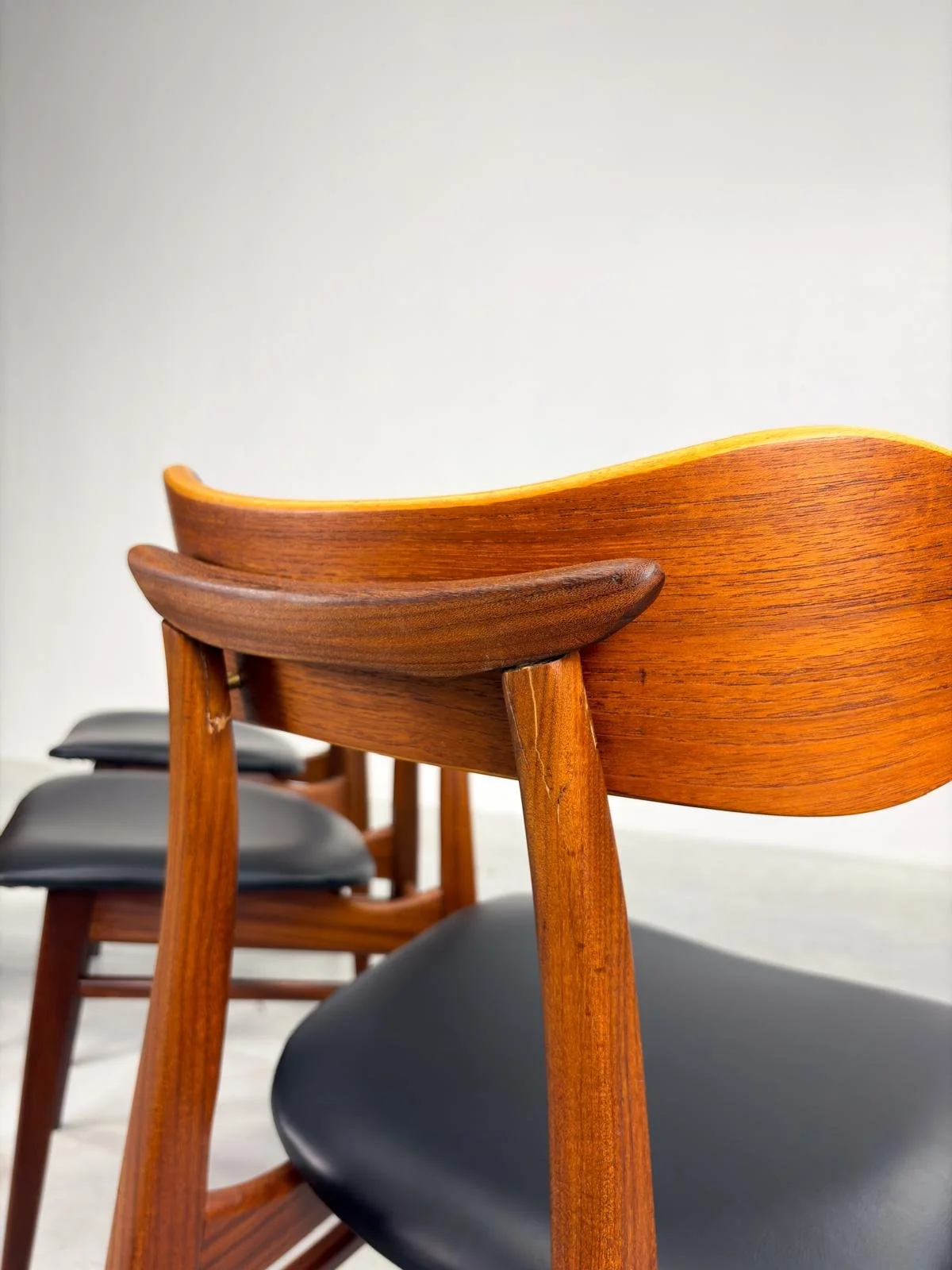 Set 'Kastrup' Eetkamerstoelen van Louis van Teeffelen (13).jpeg