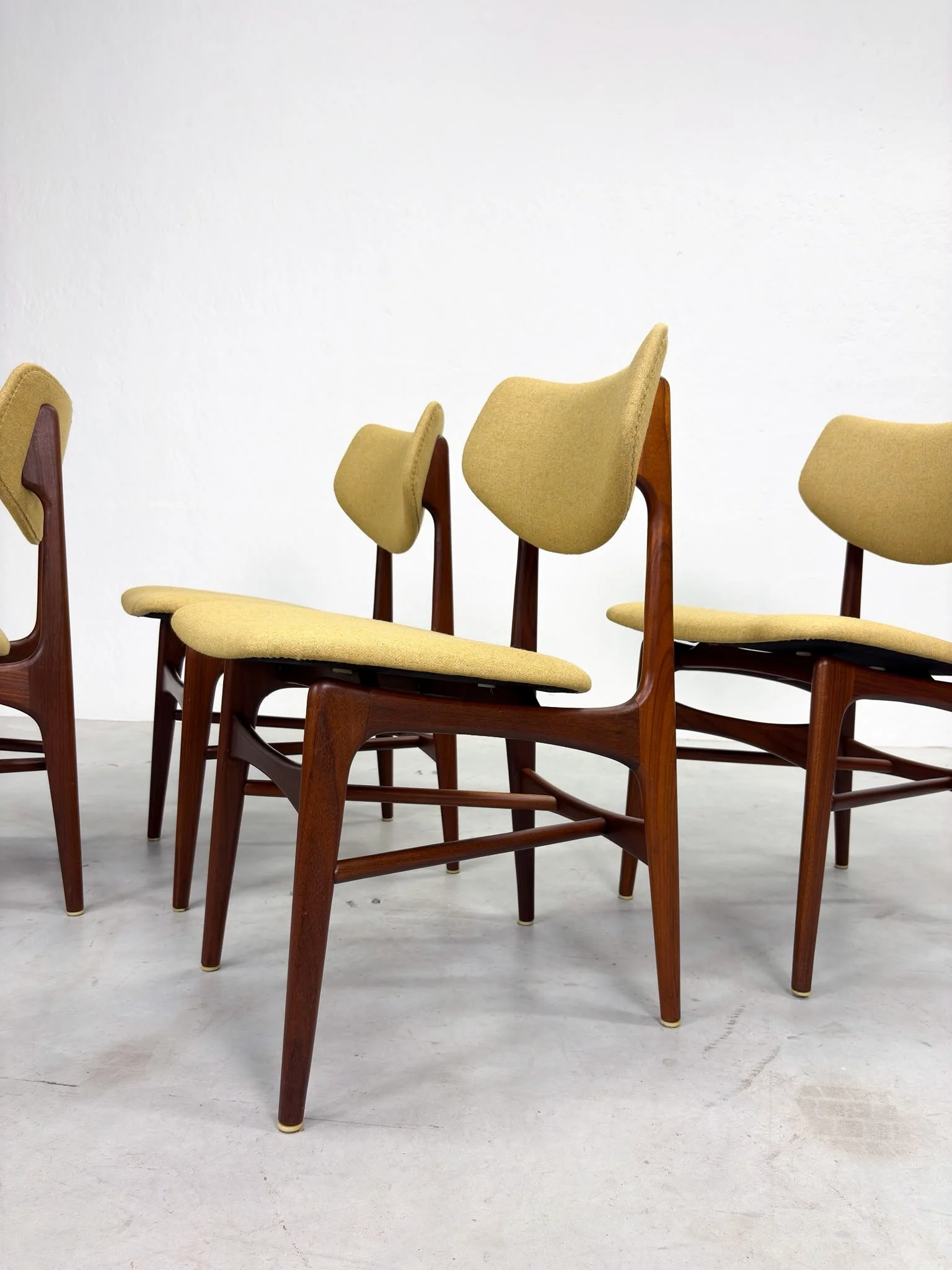'Hamar' Eetkamerstoelen Louis van Teeffelen voor Wébé (4).jpeg