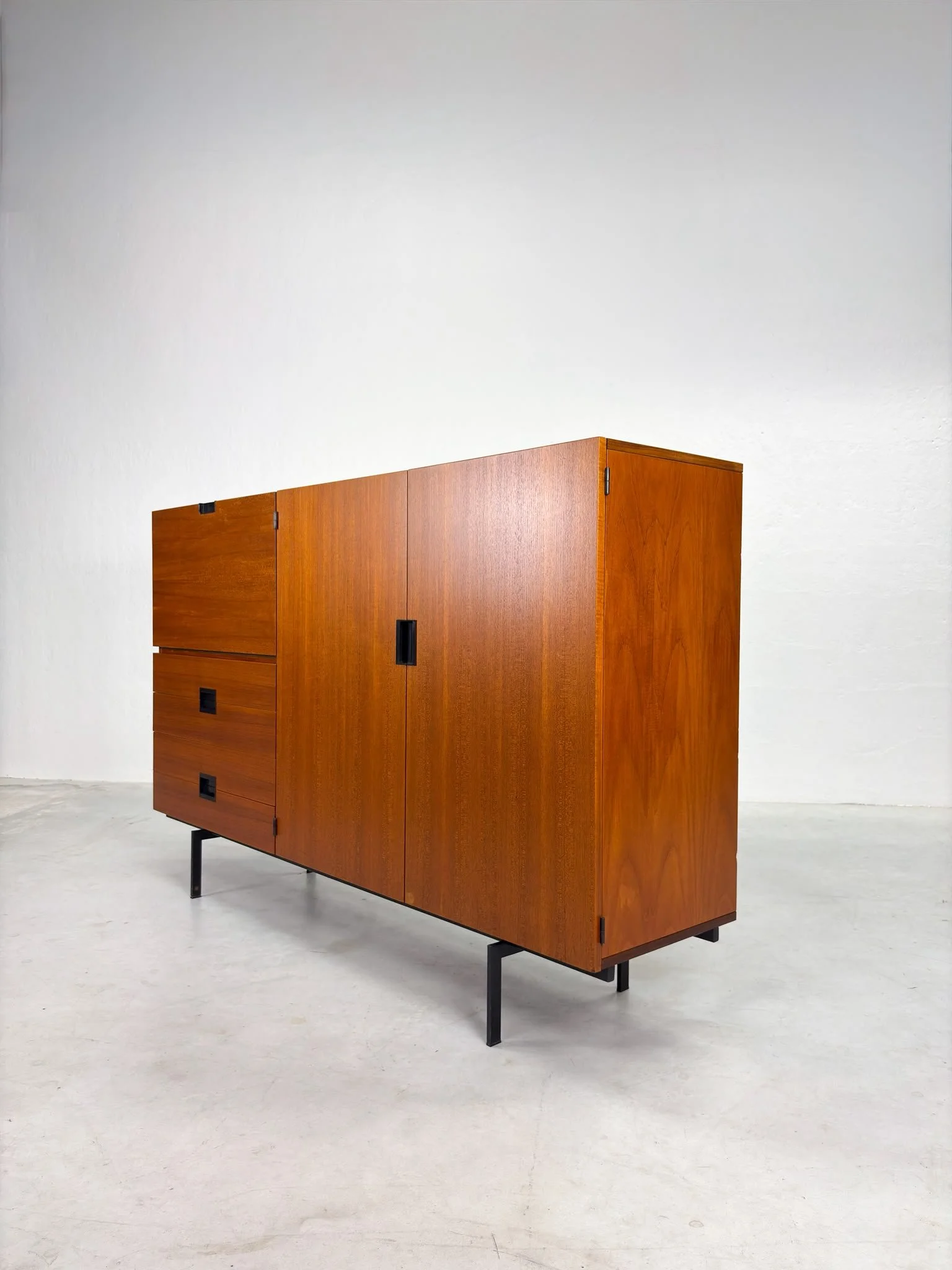'CU08' Dressoir van Cees Braakman voor Pastoe (12).jpeg