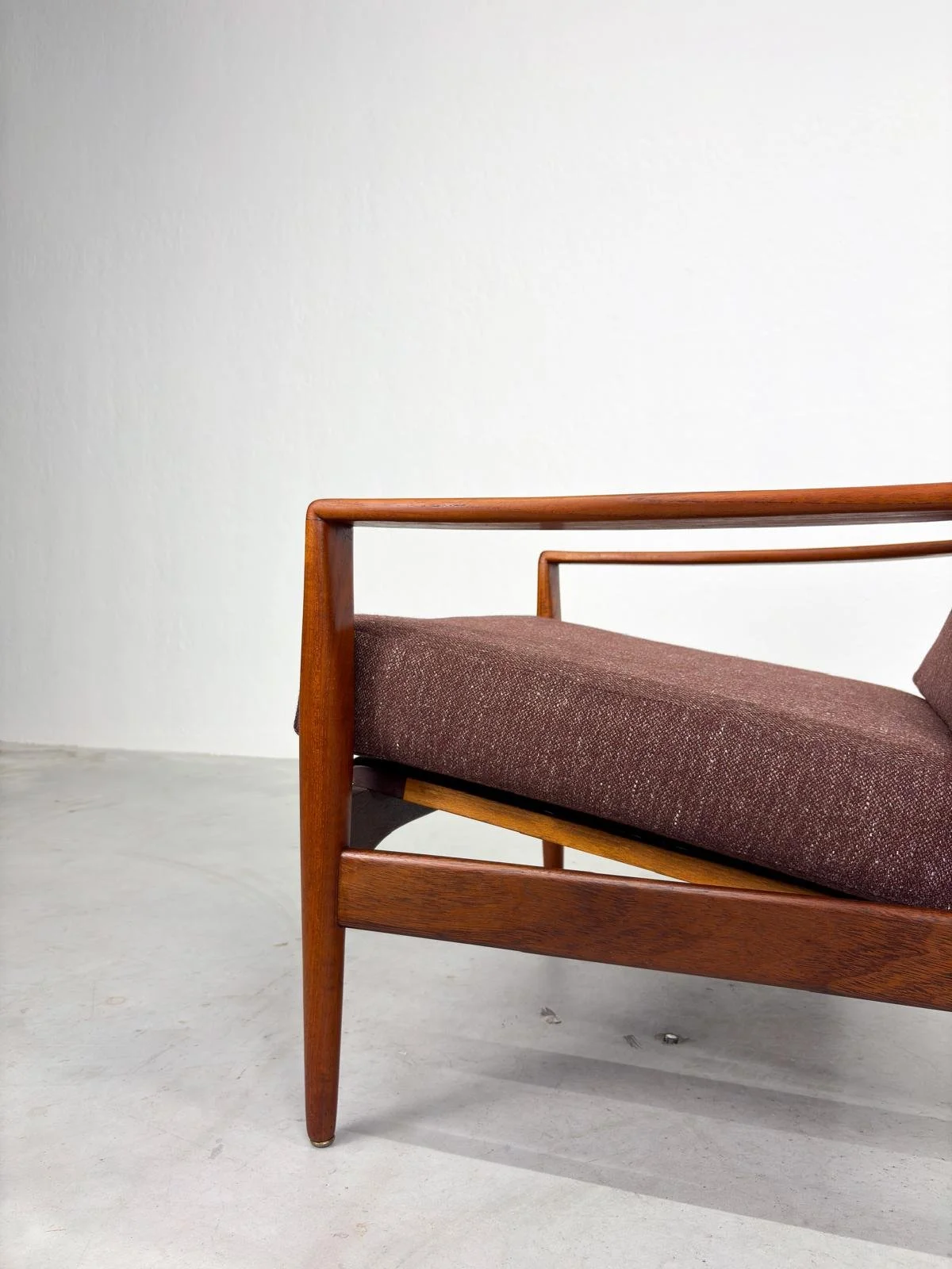 'EK' Fauteuil van Illum Wikkelsø voor N. Eilersen (10).jpeg