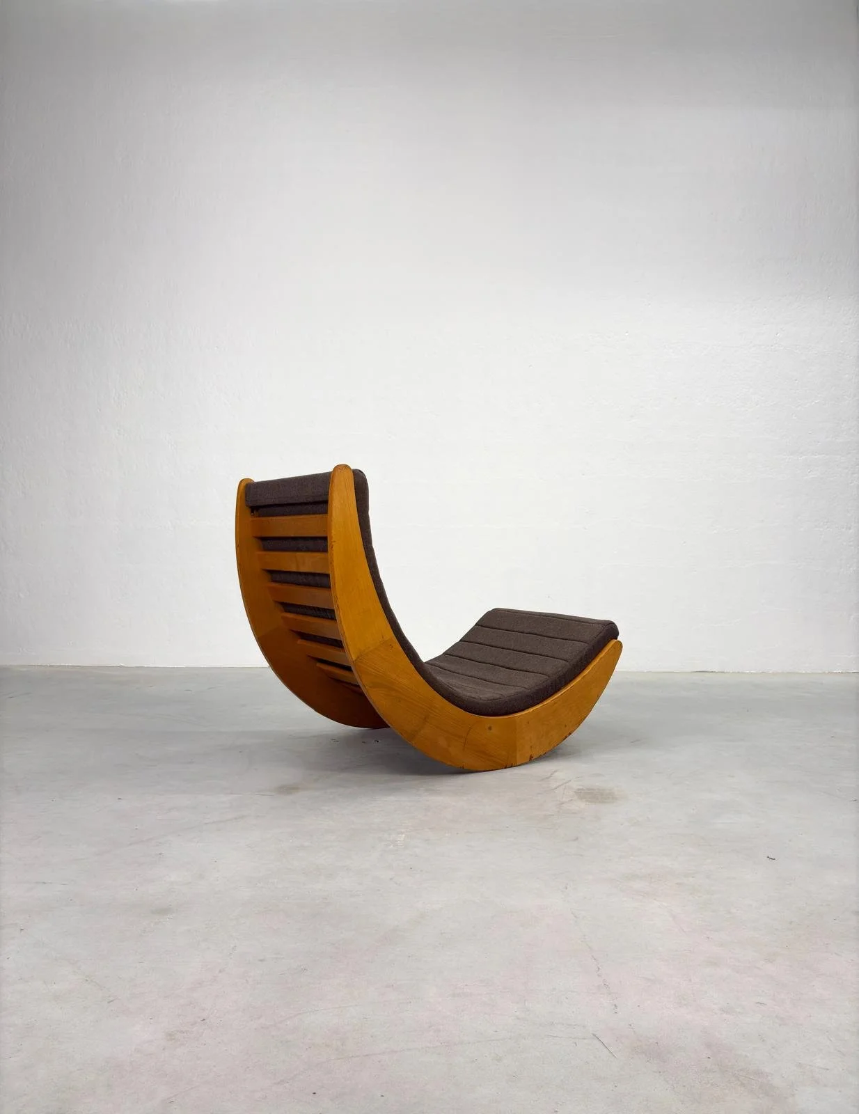 Verner Panton 'Relaxer' Rocking Chair voor Rosenthal (14).jpeg