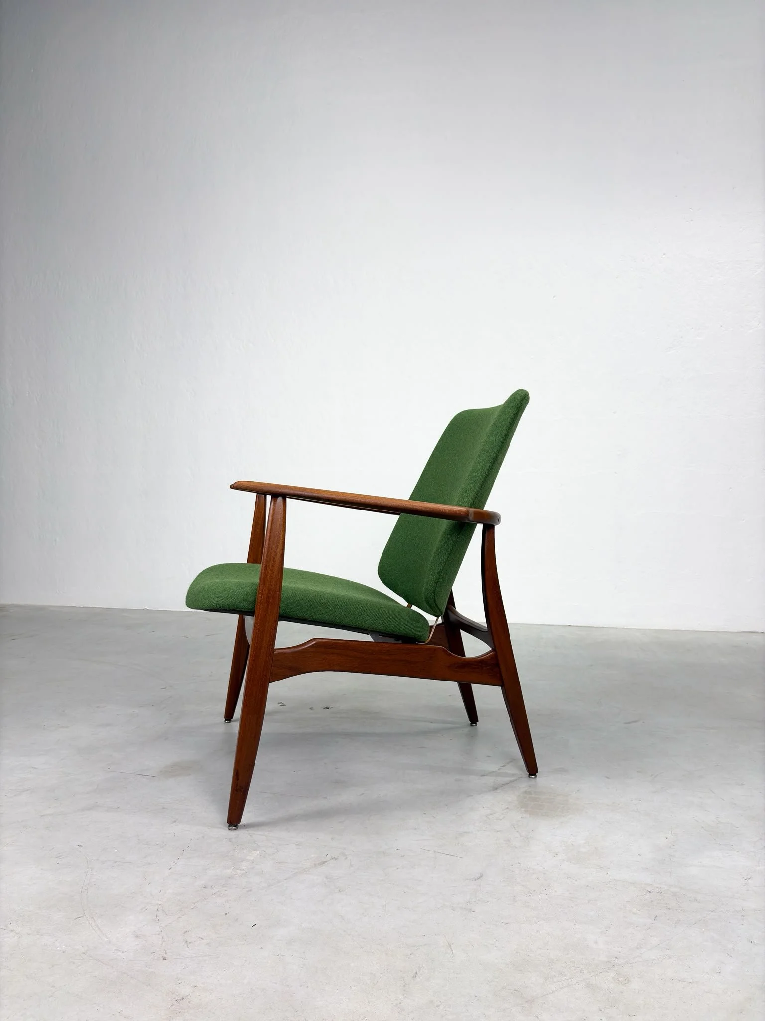 'Tolga' Fauteuil van Louis van Teeffelen voor Wébé (13).jpeg