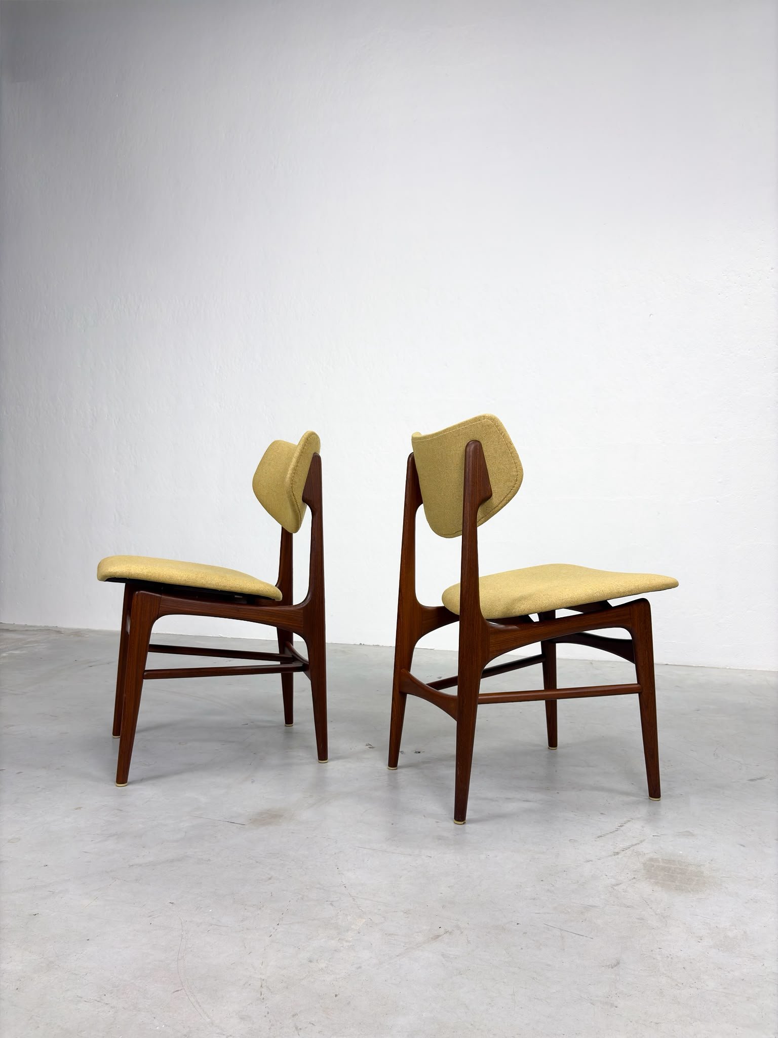 'Hamar' Eetkamerstoelen Louis van Teeffelen voor Wébé (17).jpeg
