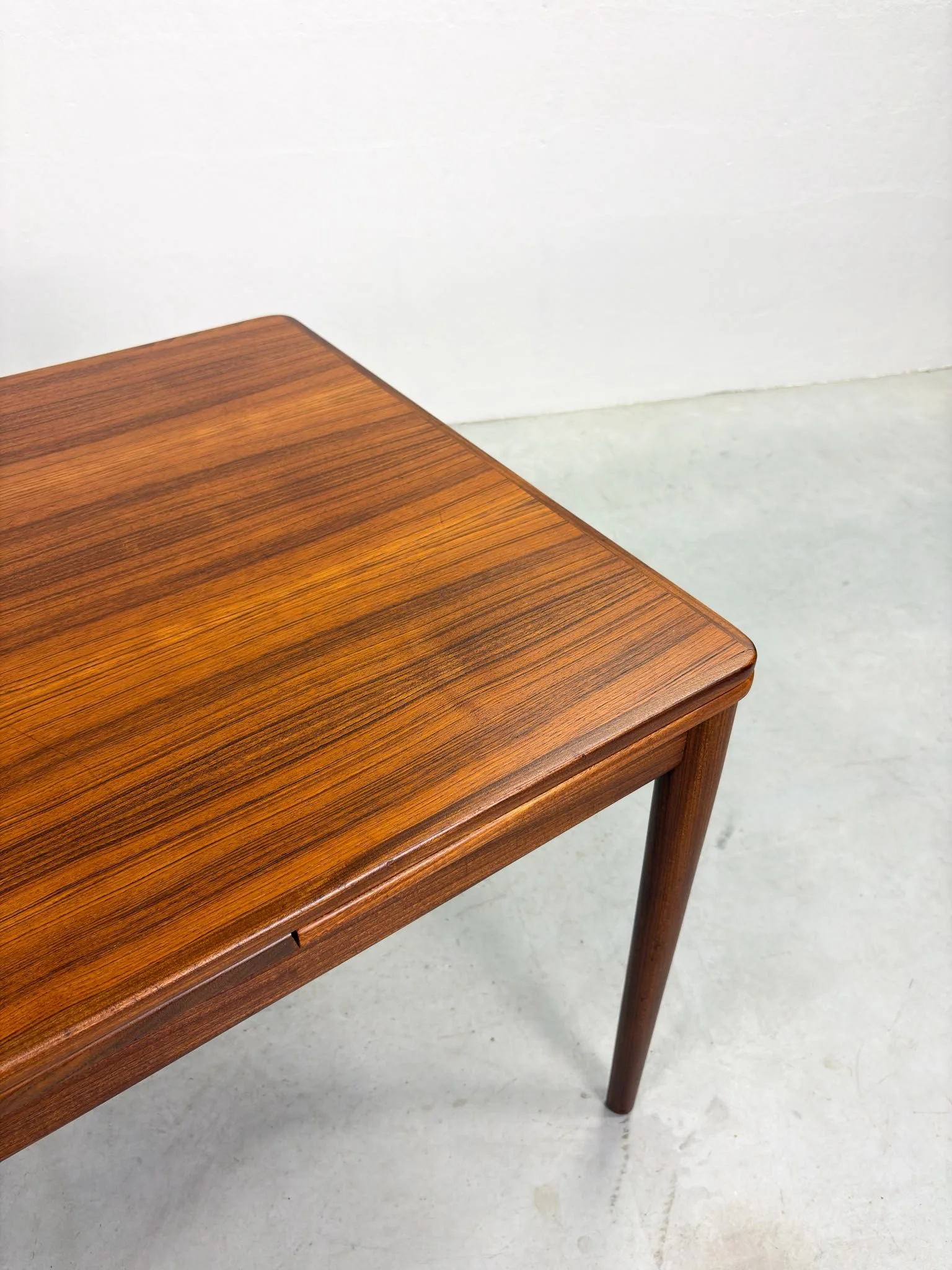 'TT23' Eetkamertafel van Cees Braakman voor Pastoe (11).jpeg
