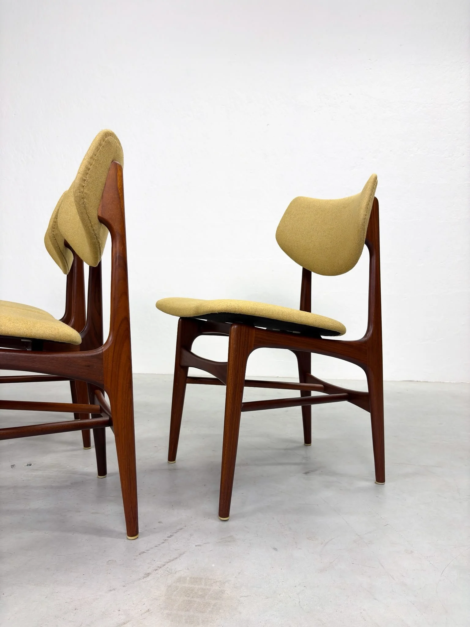 'Hamar' Eetkamerstoelen Louis van Teeffelen voor Wébé (5).jpeg