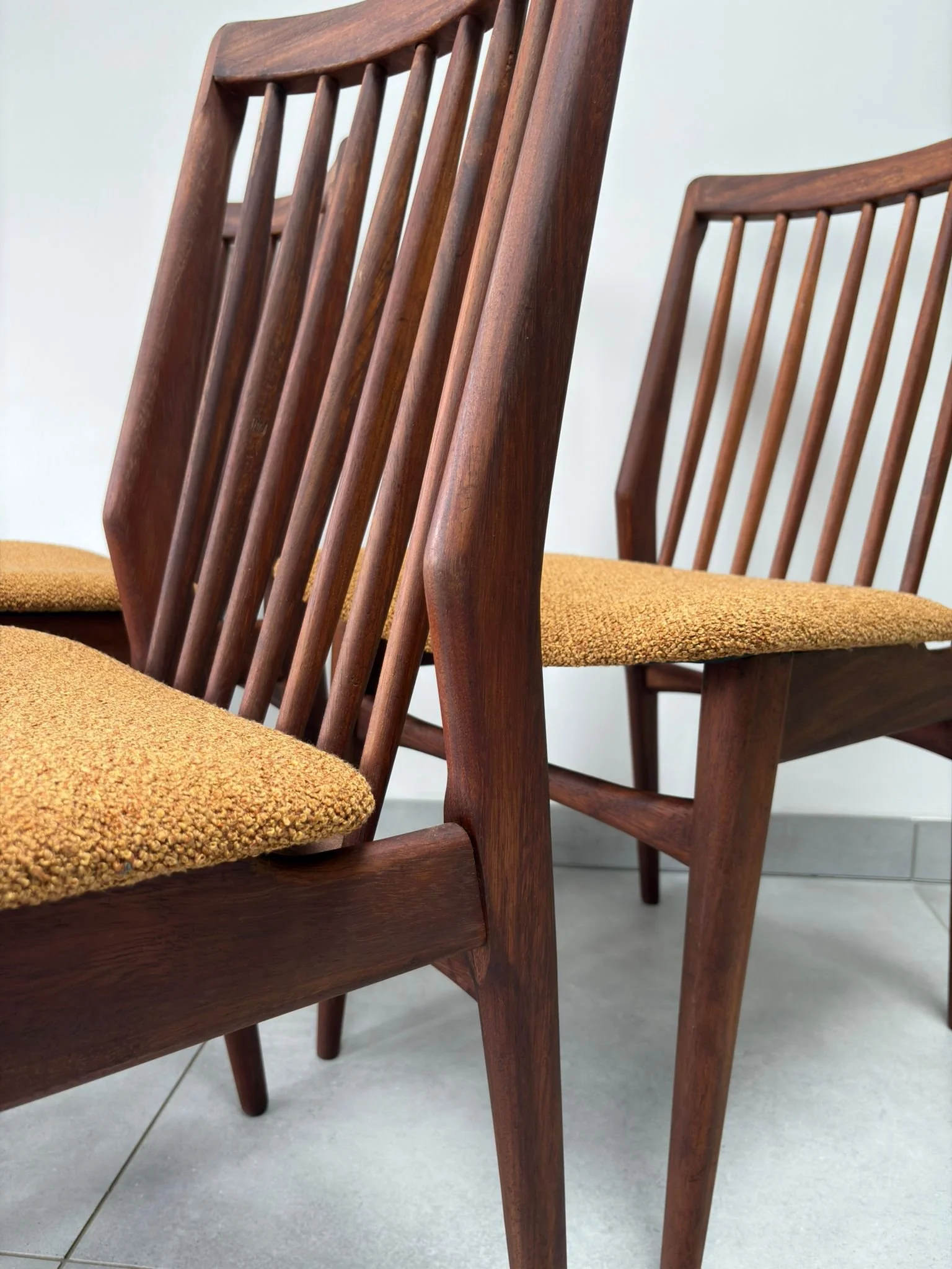 Set Vintage Eetkamerstoelen Modesta Dirk van Oers (4).jpg