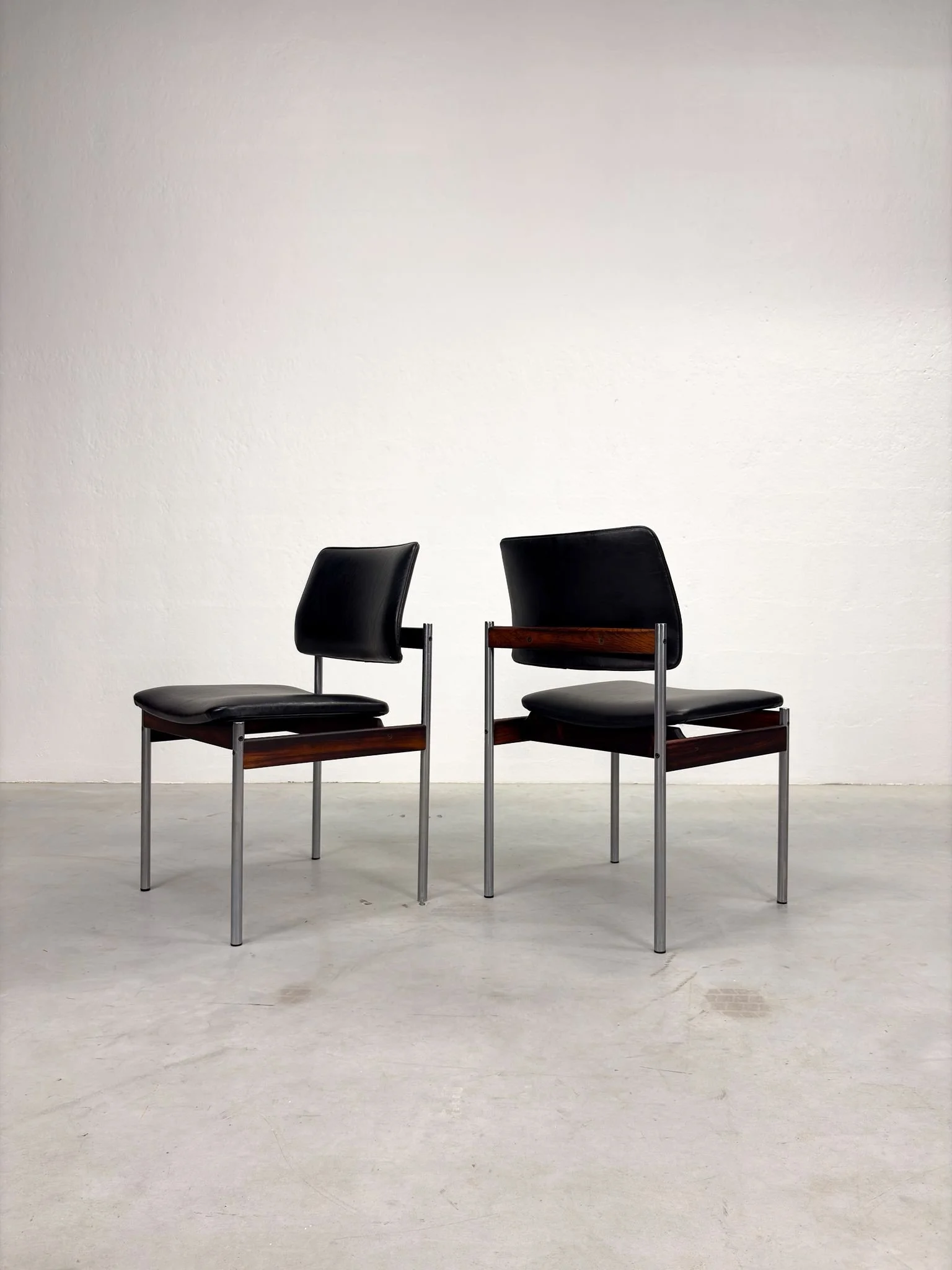 Set Mid-century Eetkamerstoelen van Thereca (6).jpeg