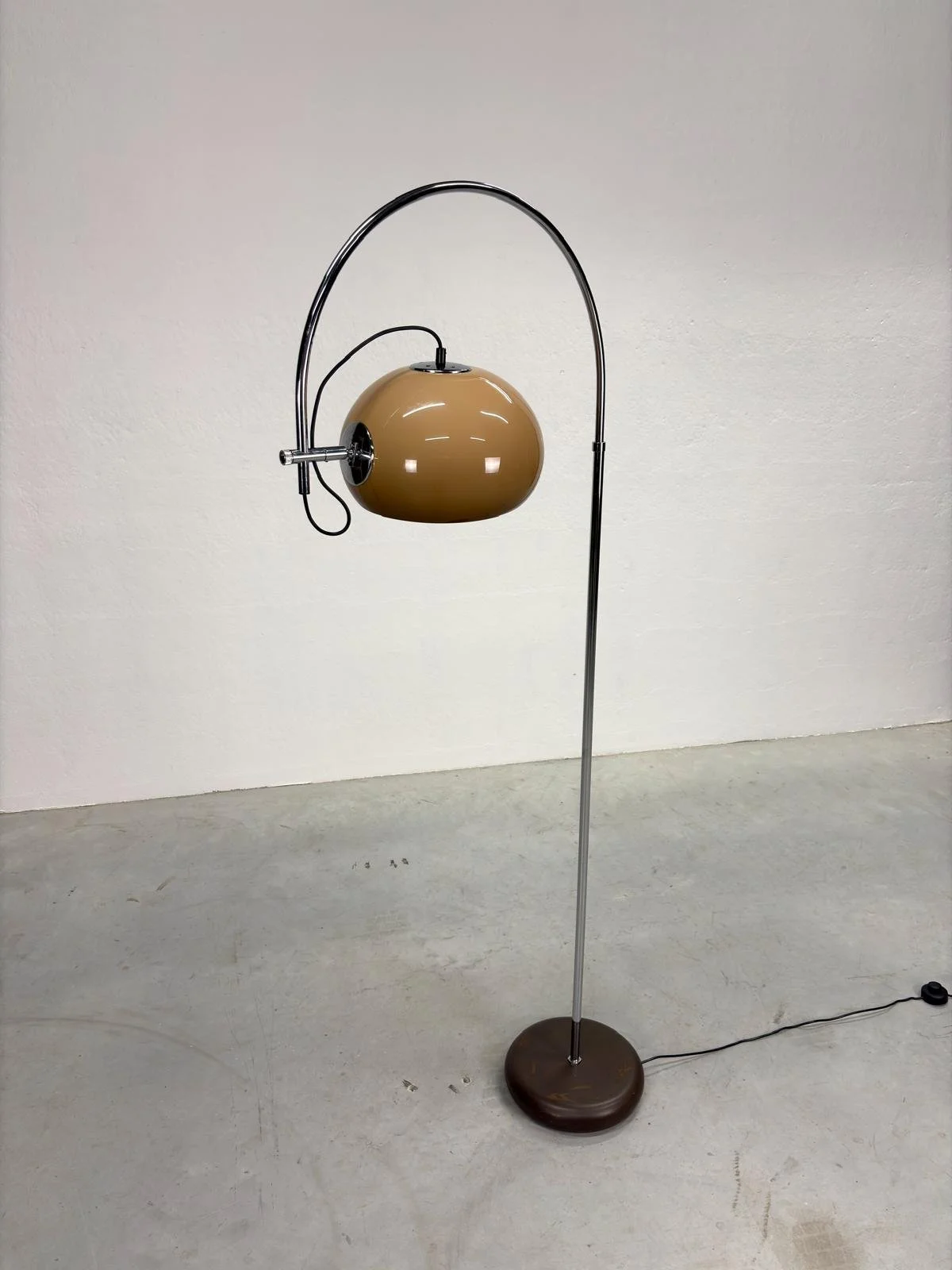 Mid-century Mushroom Arc Vloerlamp van Dijkstra (8).jpeg