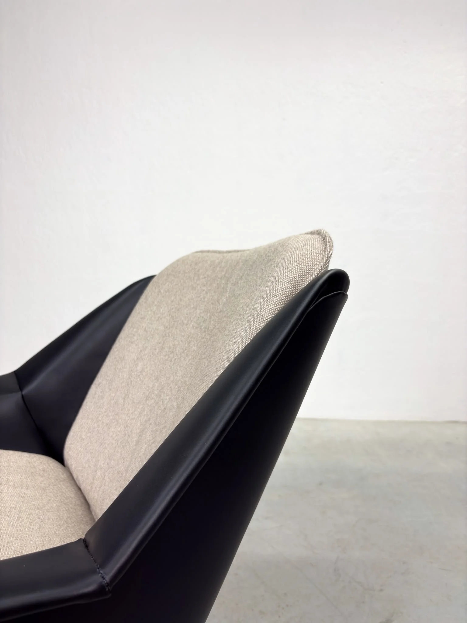 'FM04' Fauteuil van Cees Braakman voor Pastoe (20).jpeg