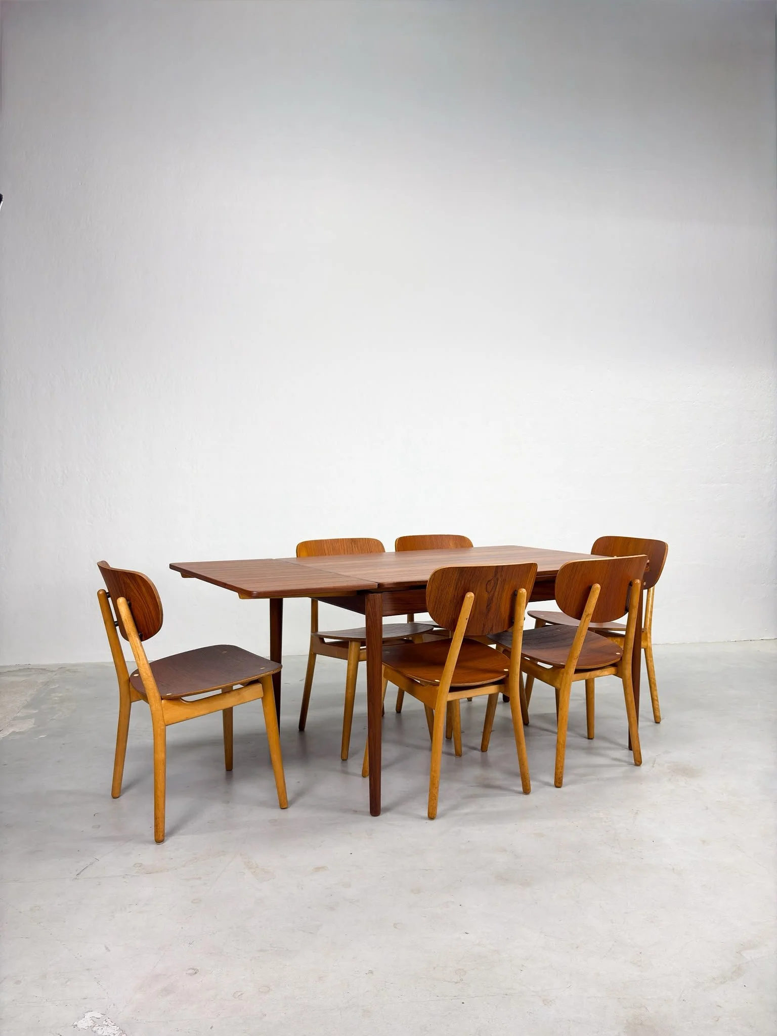 'TT23' Eetkamertafel van Cees Braakman voor Pastoe (14).jpeg