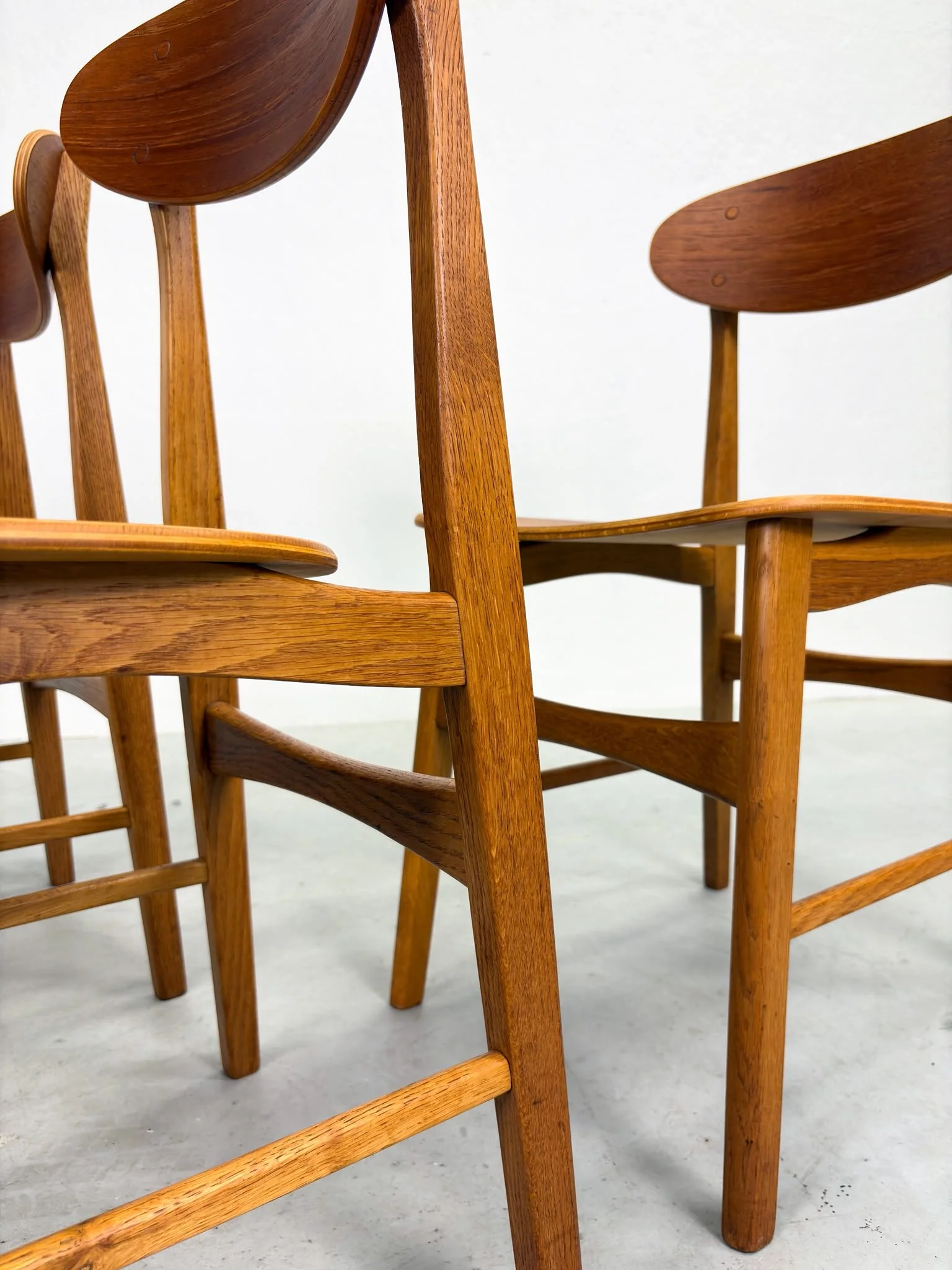 Set Mid-century Eetkamerstoelen van Eiken en Teak (6).jpeg