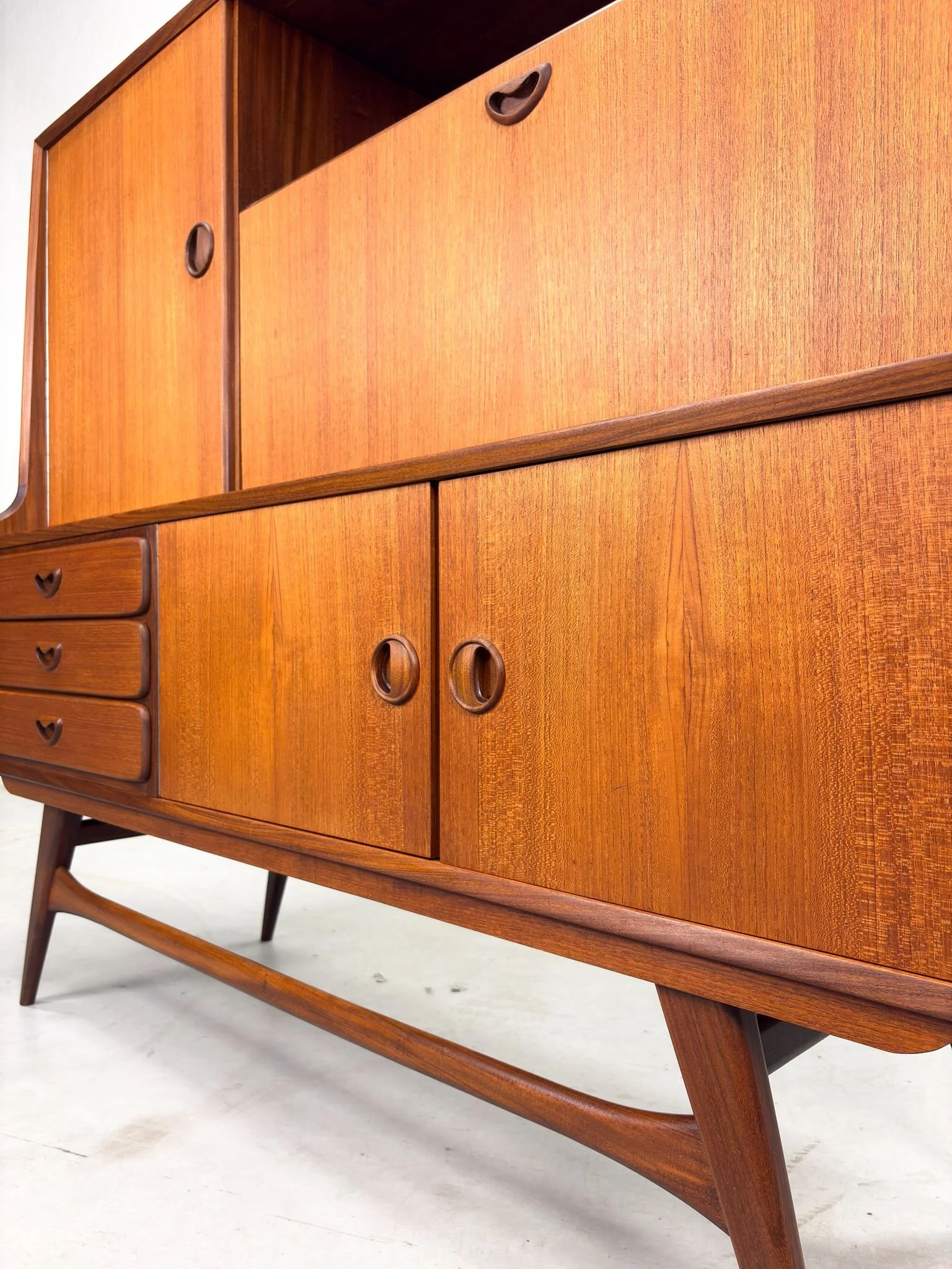 Dressoir van Louis van Teeffelen voor Wébé (13).jpeg