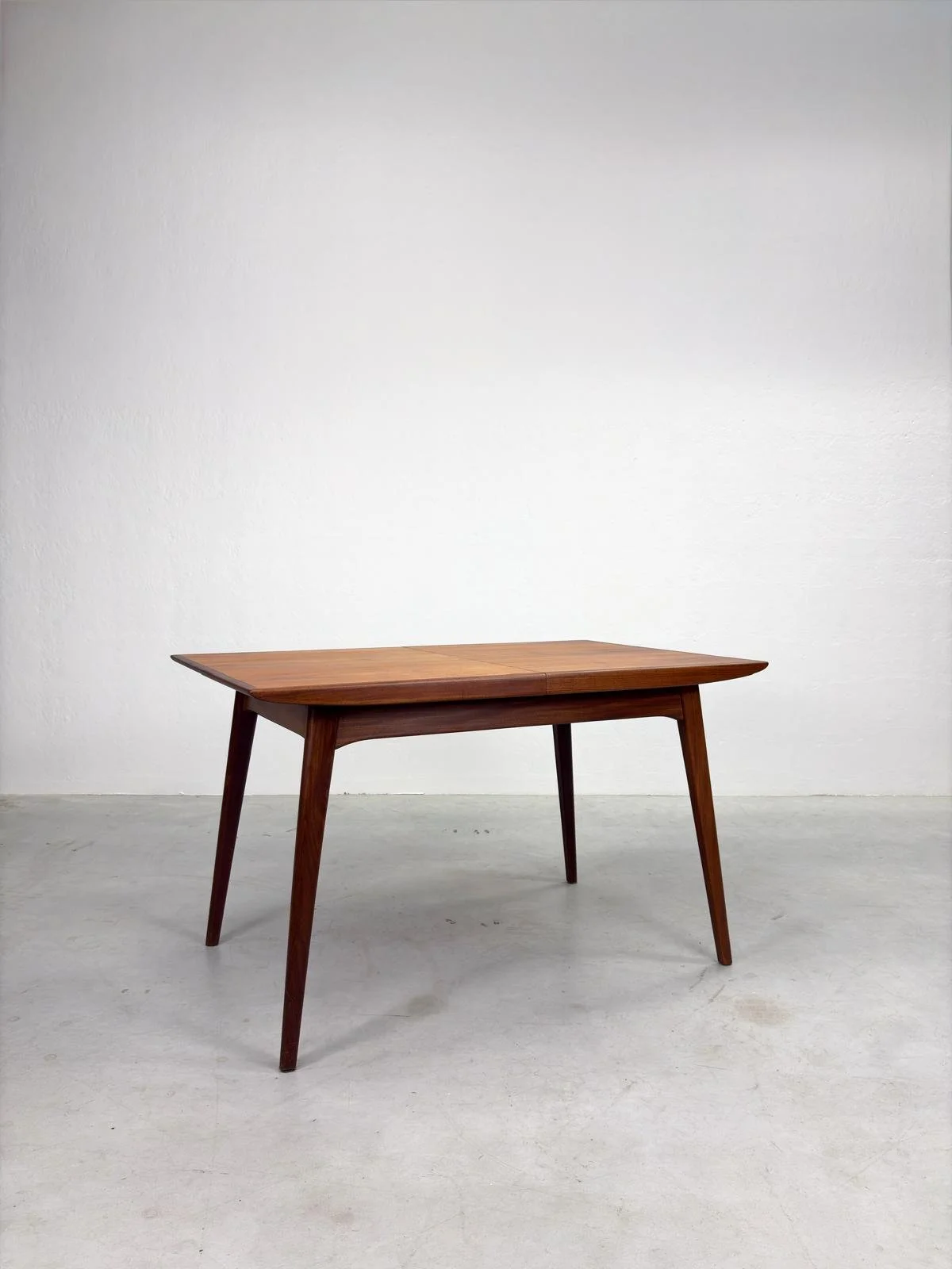 Uitschuifbare 'Milaan' Eetkamertafel van Louis van Teeffelen (18).jpeg