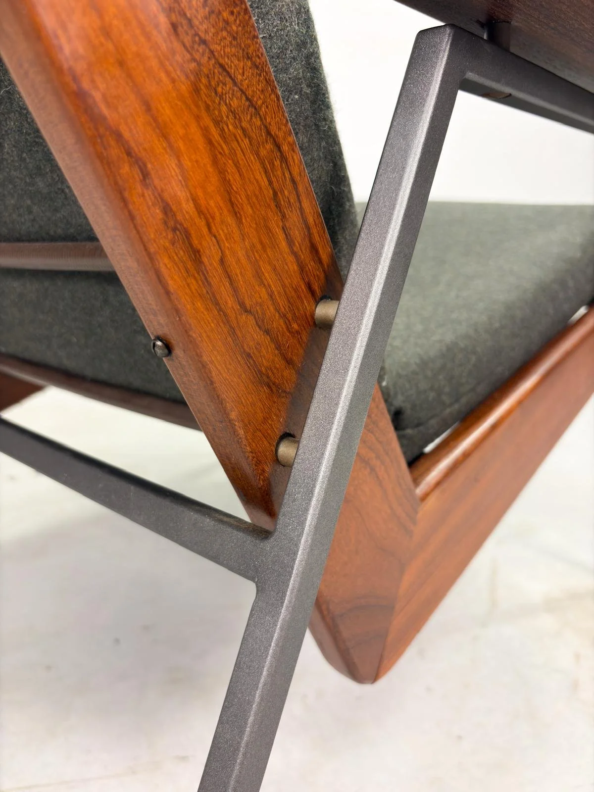 Rob Parry '1611 Lotus' Fauteuil voor Gelderland (2).jpeg