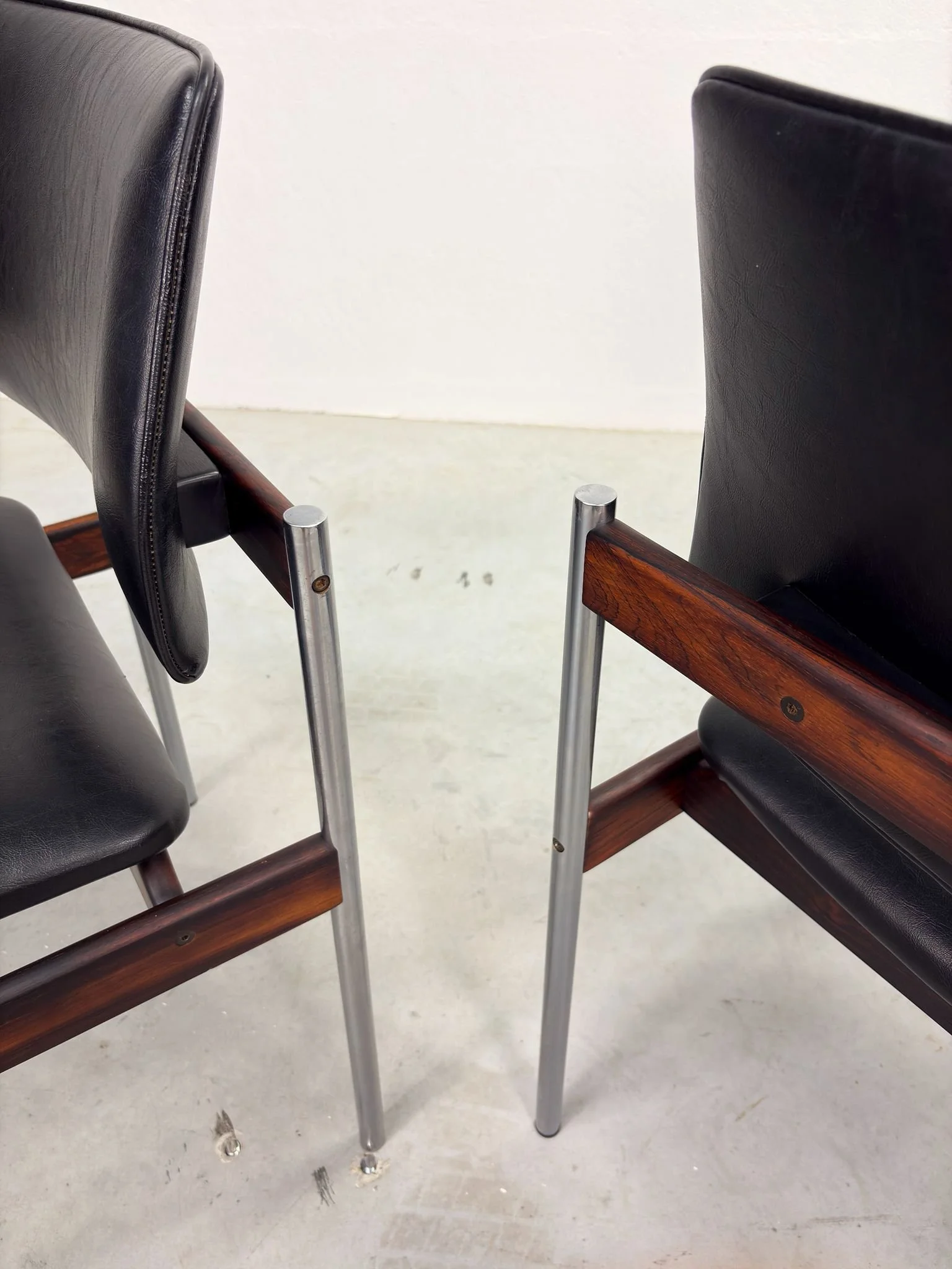 Set Mid-century Eetkamerstoelen van Thereca (11).jpeg