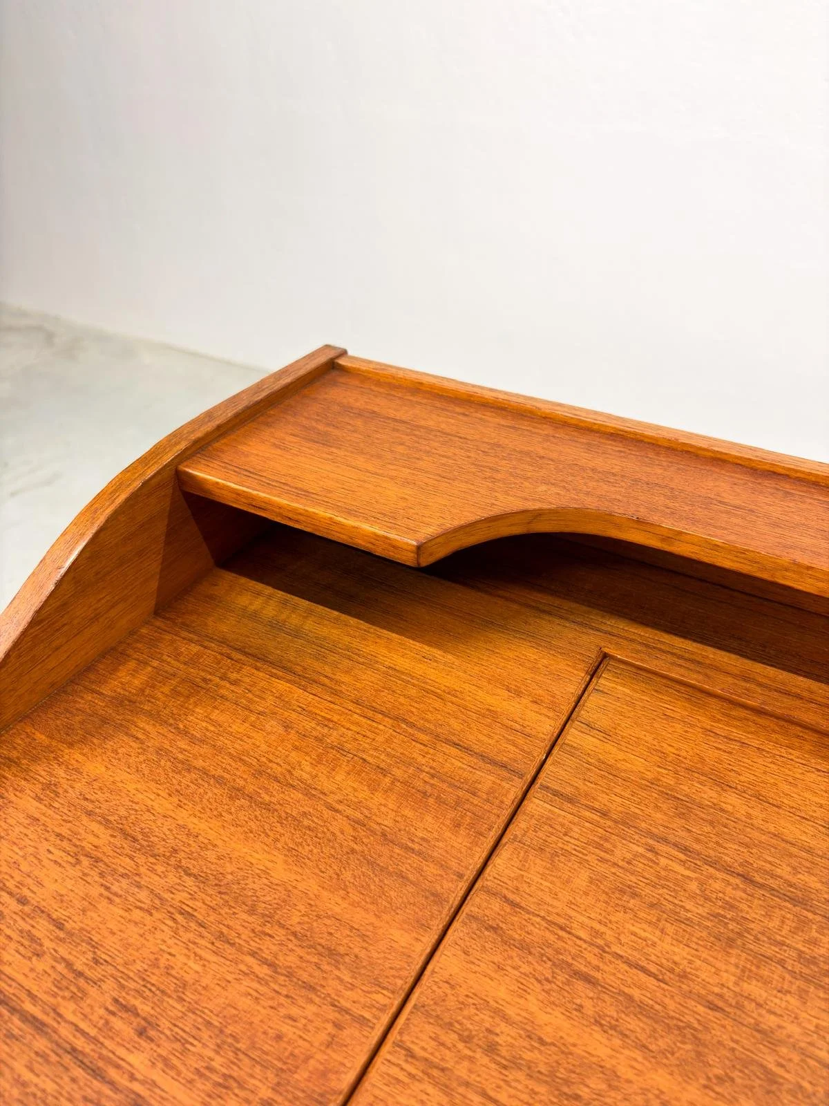 Mid-Century Teakhouten Kaptafel in Deens Design (9).jpeg