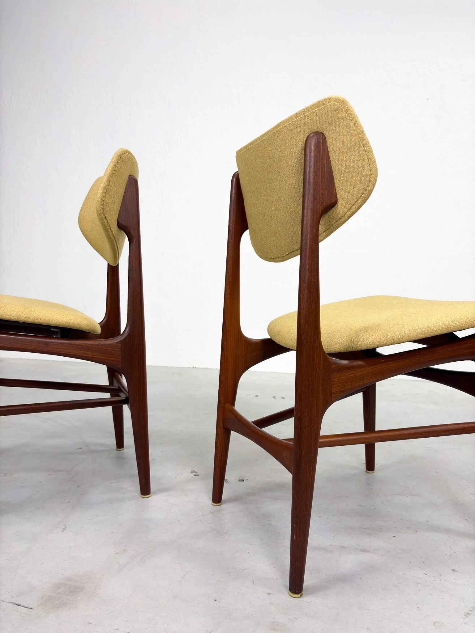 'Hamar' Eetkamerstoelen Louis van Teeffelen voor Wébé (10).jpeg