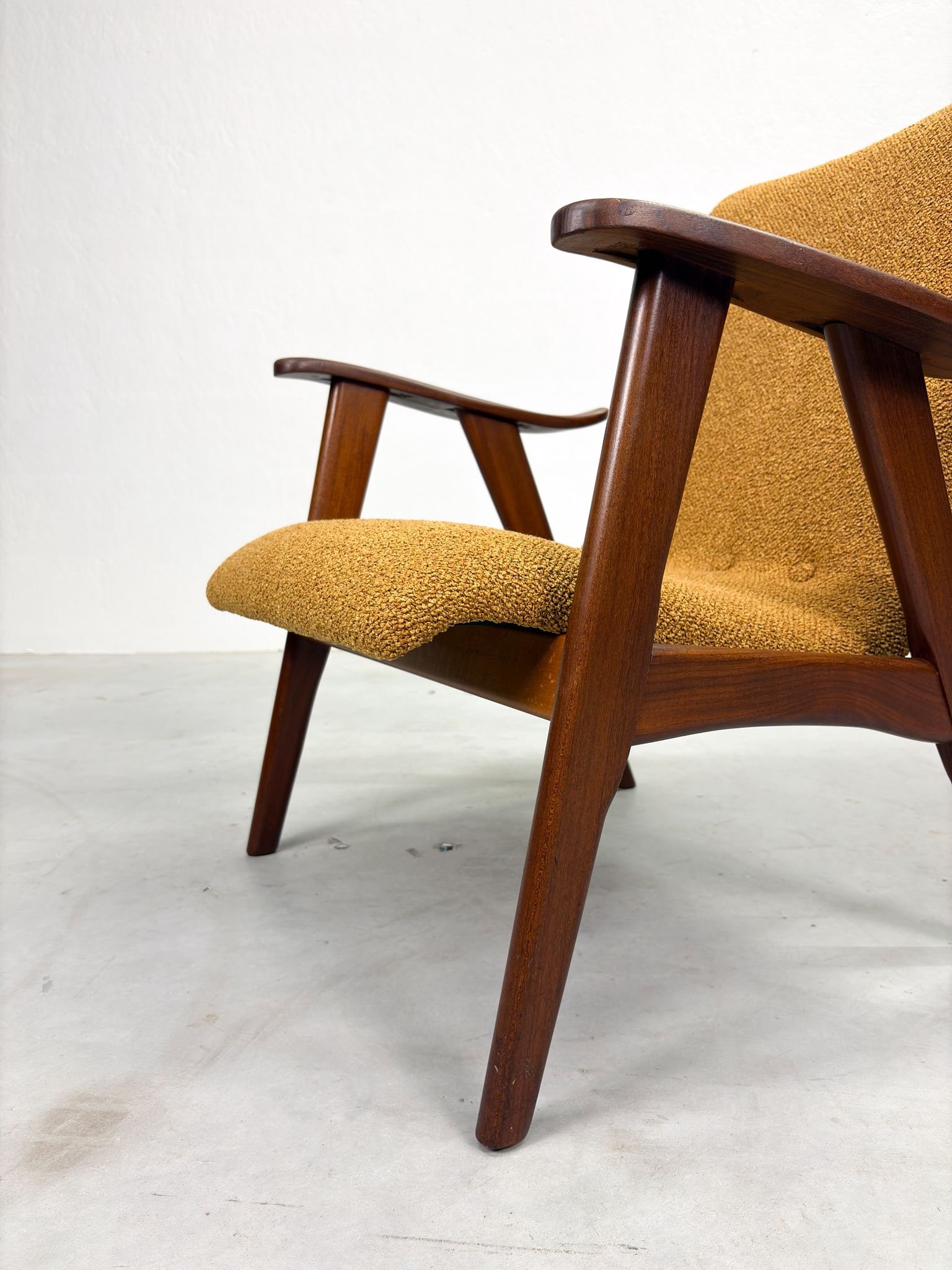 Okergele Fauteuil Louis van Teeffelen (13).jpeg