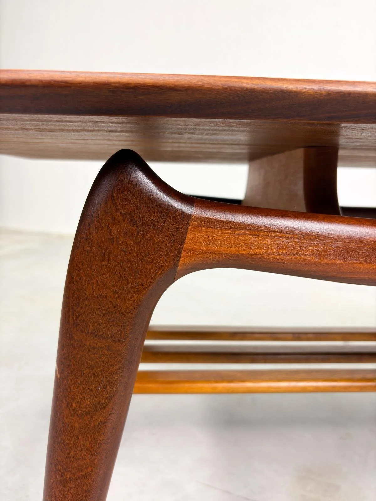 Salontafel Nr. 3 van Louis van Teeffelen voor Wébé (10).jpeg