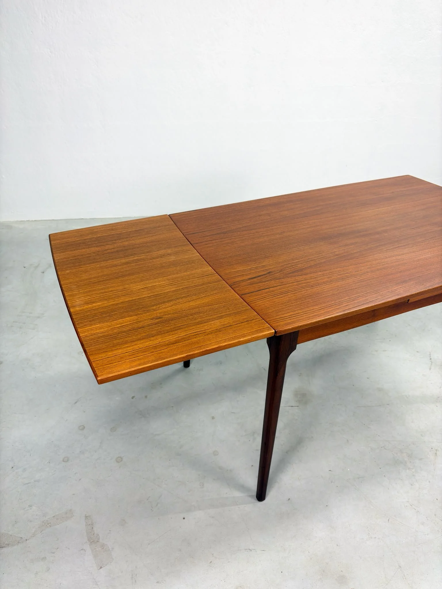 Uitschuifbare Mid-century Eettafel van AwA (13).jpeg