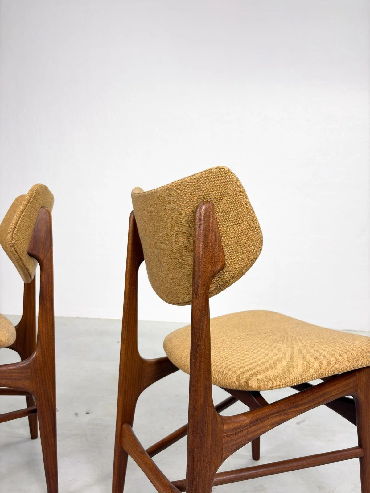 Set 'Hamar' Eetkamerstoelen van Louis van Teeffelen (14).jpeg