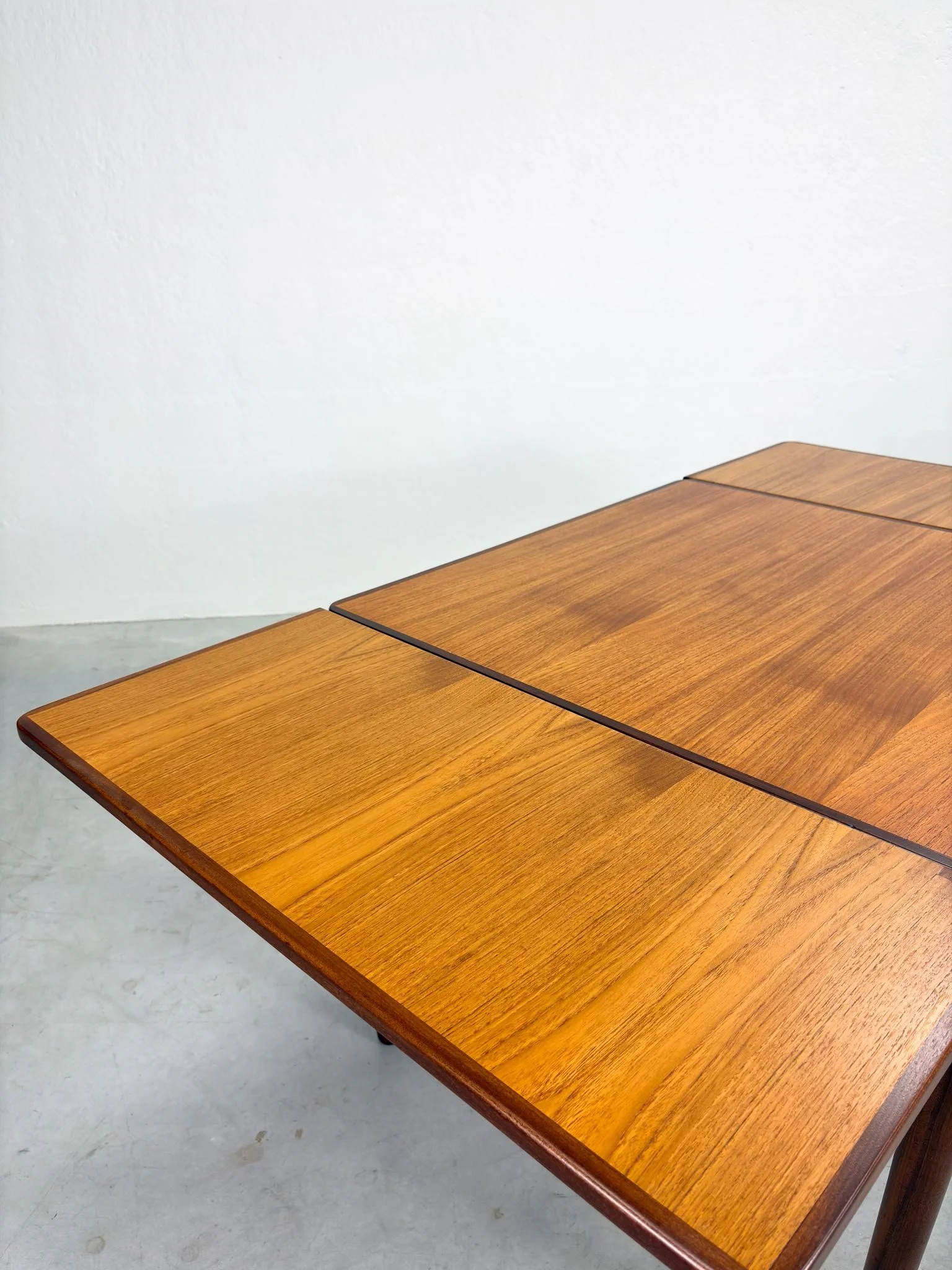 'TT24' Eetkamertafel van Cees Braakman voor Pastoe (8).jpeg