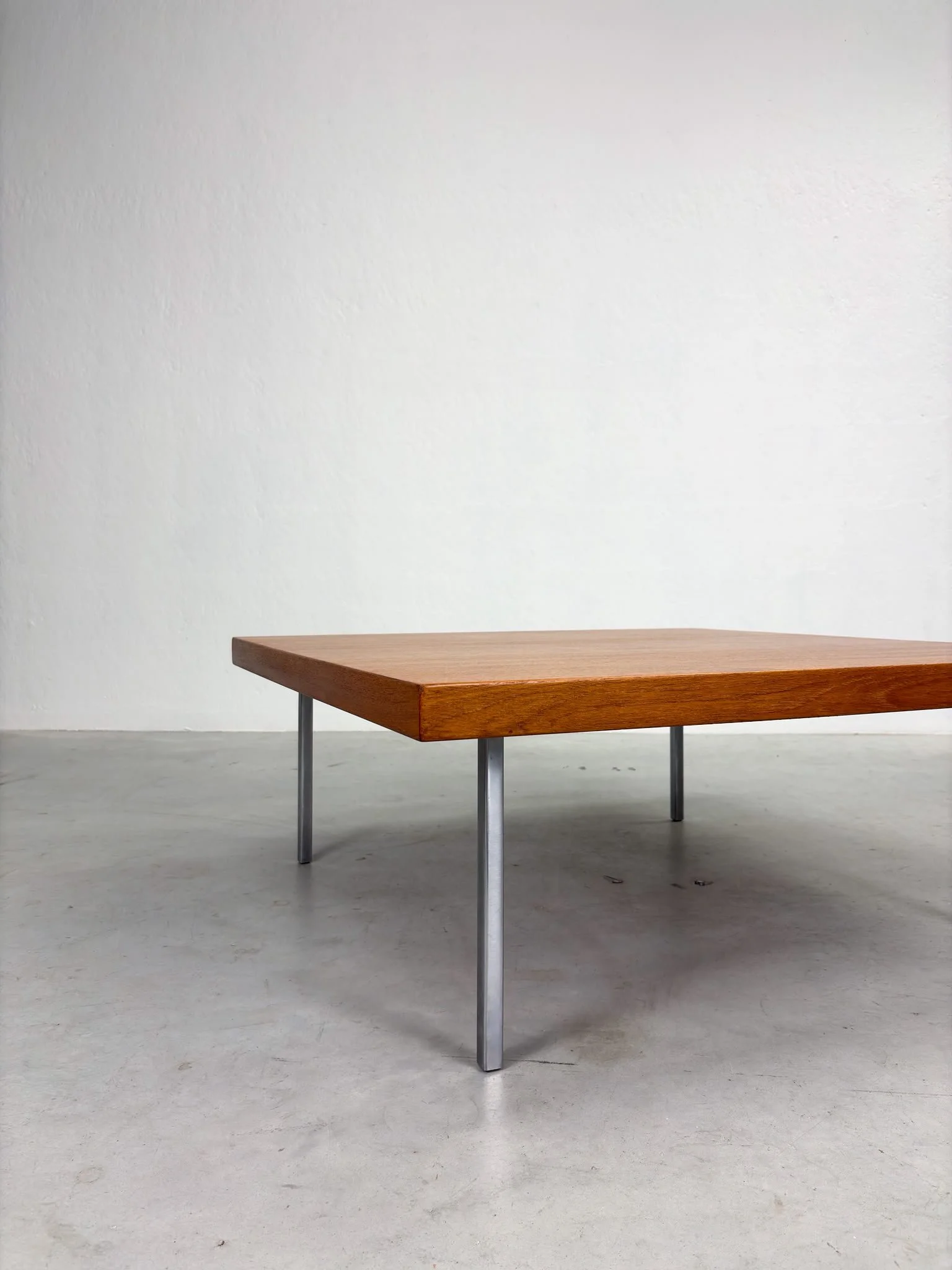 Model '1845' Salontafel van Kho Liang Ie voor Artifort (3).jpeg