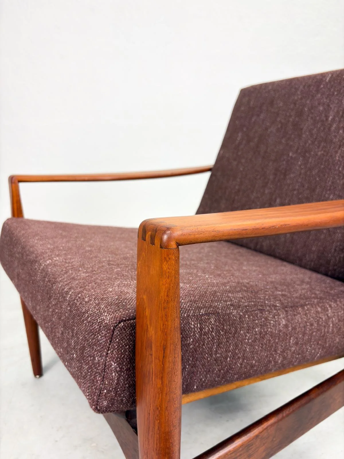 'EK' Fauteuil van Illum Wikkelsø voor N. Eilersen (3).jpeg