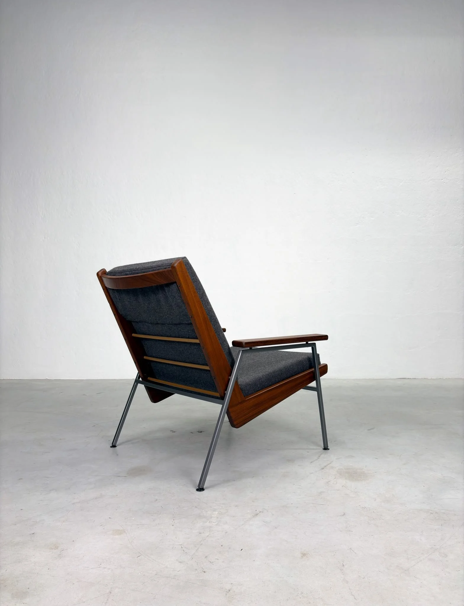 '1611 Lotus' Damesfauteuil van Rob Parry voor Gelderland (13).jpeg