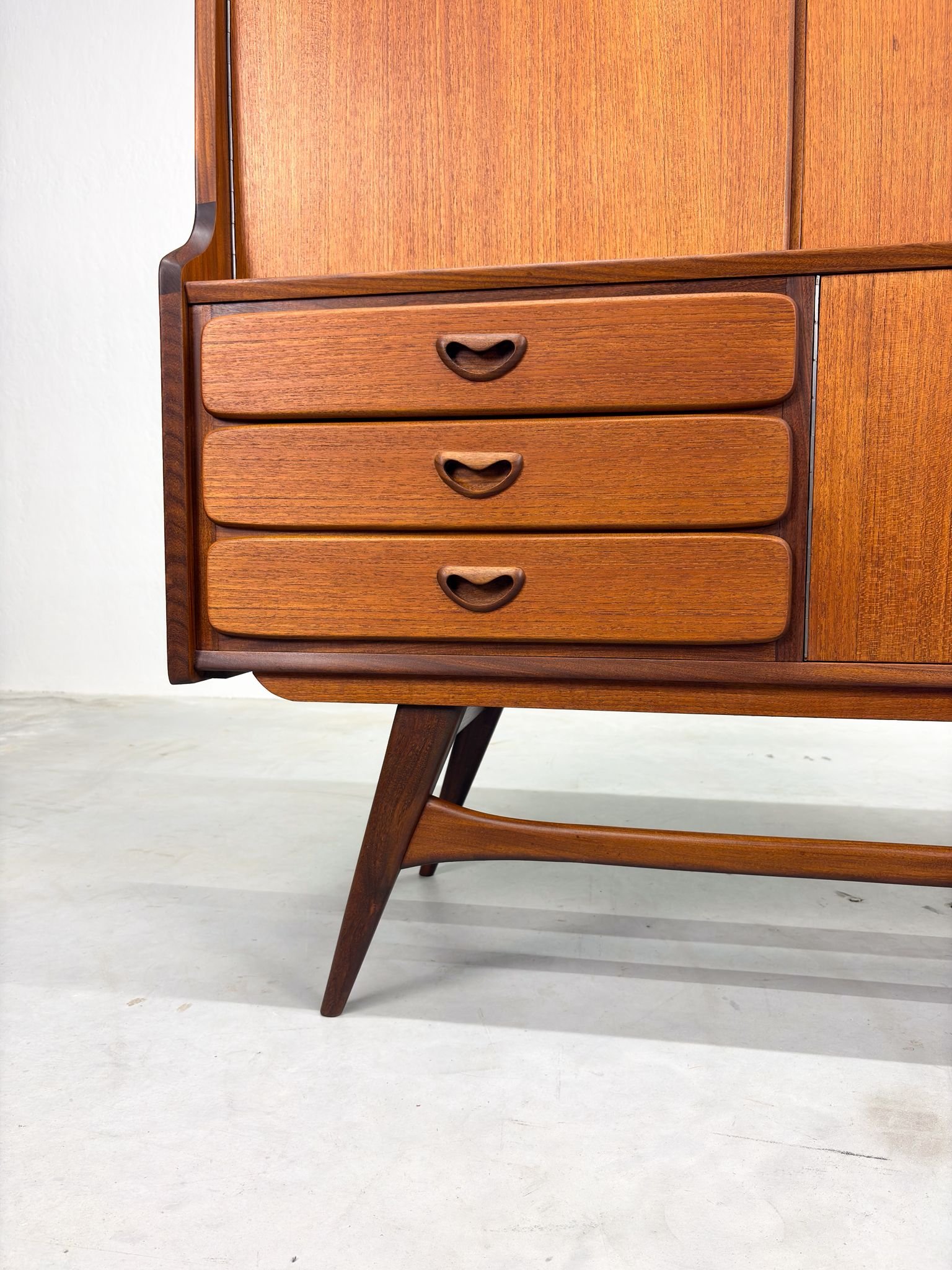 Dressoir van Louis van Teeffelen voor Wébé (2).jpeg