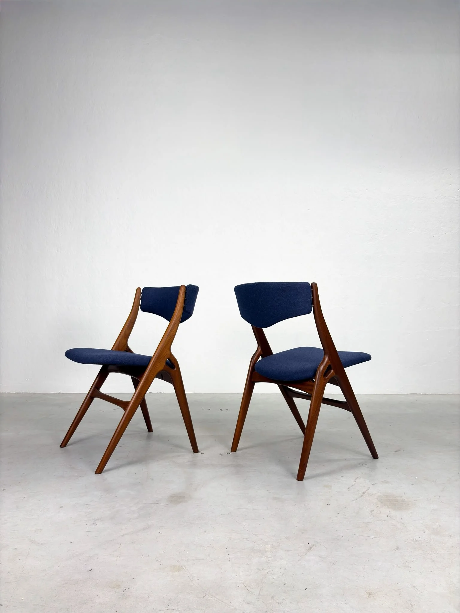 Set 'Aska' Eetkamerstoelen van Louis van Teeffelen voor Wébé (19).jpeg