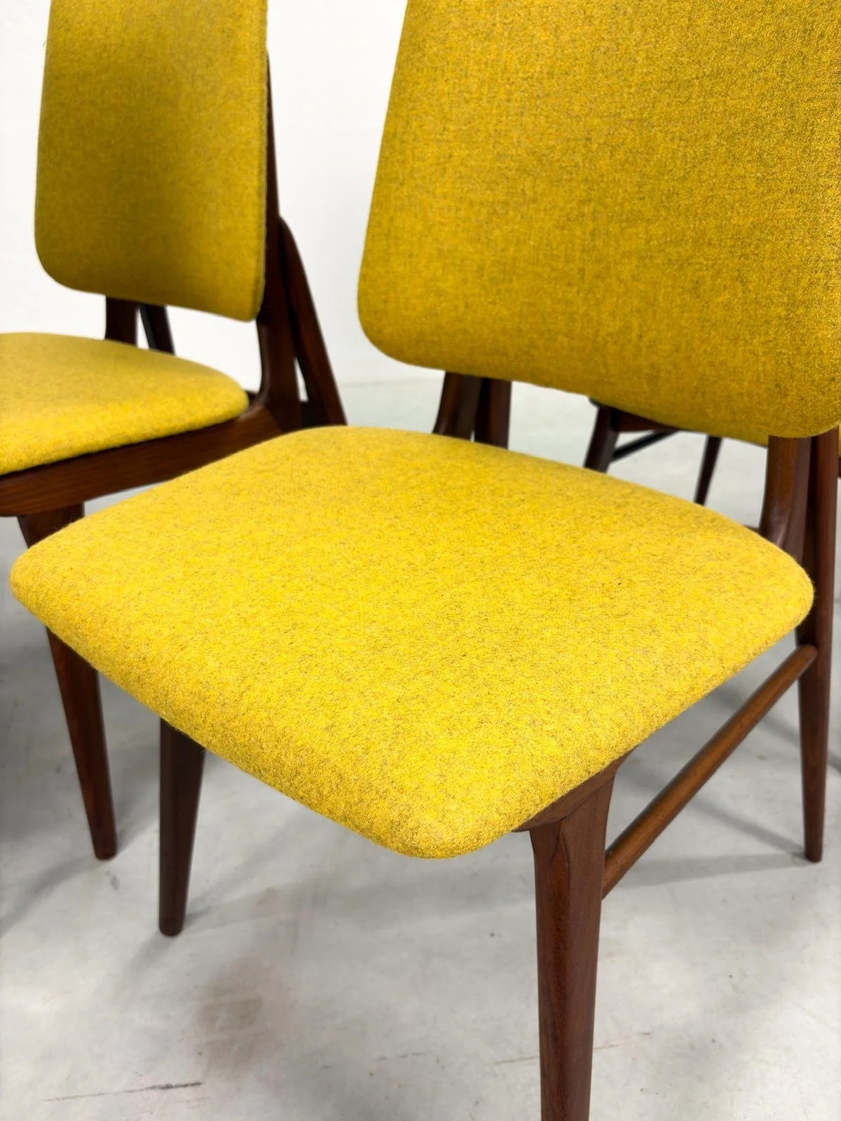 Zeldzame Set Mid-Century Eetkamerstoelen van AwA (14).jpeg