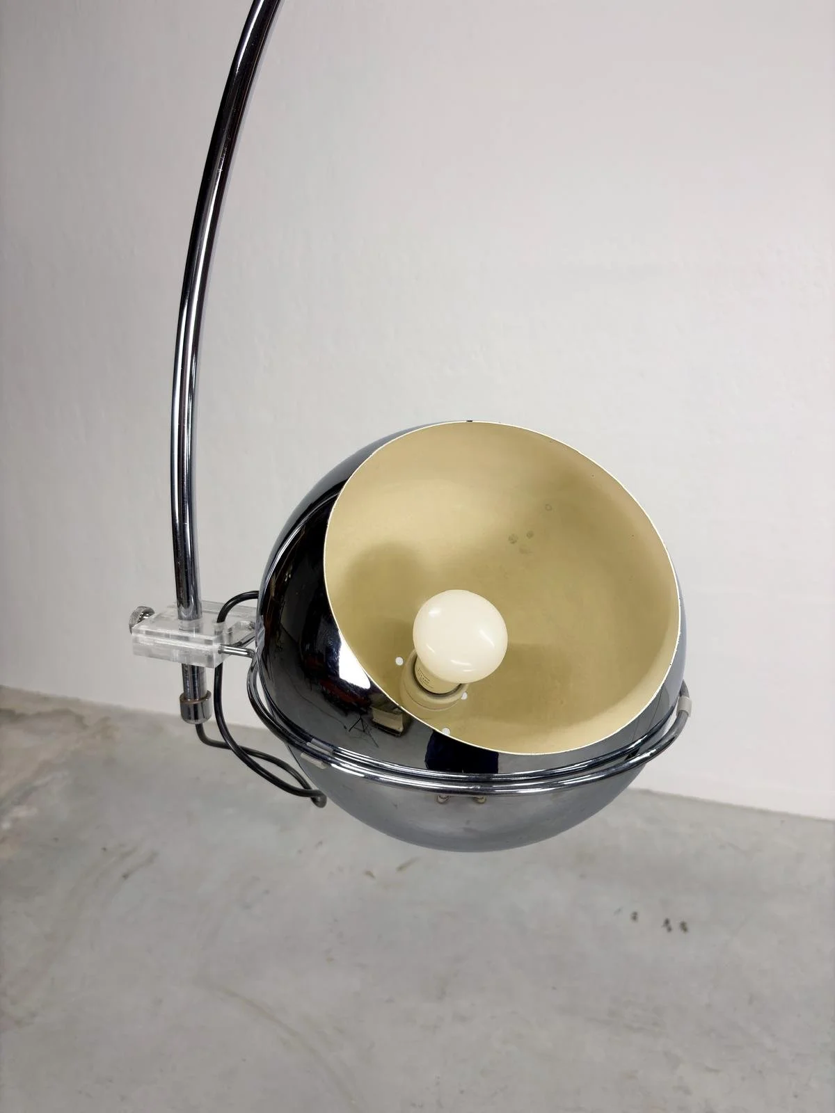 XXL Booglamp in Chroom van Gepo Amsterdam (4).jpeg