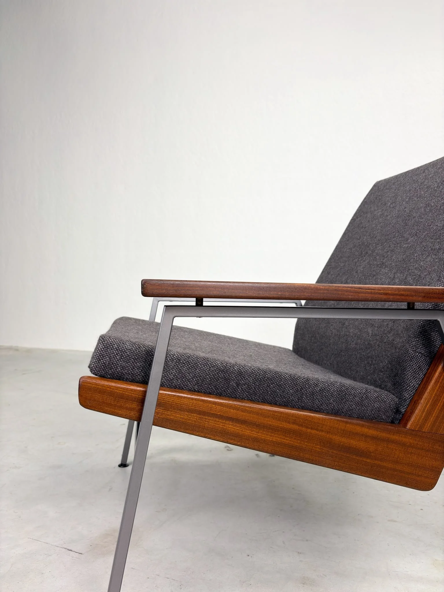 '1611 Lotus' Damesfauteuil van Rob Parry voor Gelderland (5).jpeg