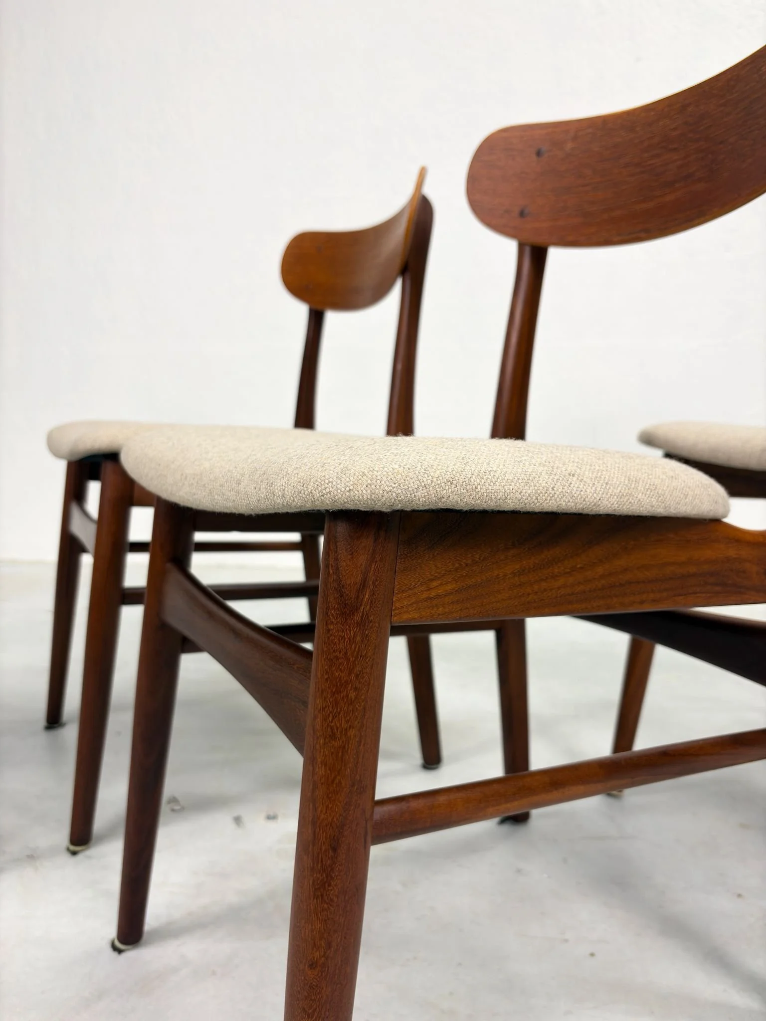 Set Mid-Century Eetkamerstoelen van Farstrup (6).jpeg