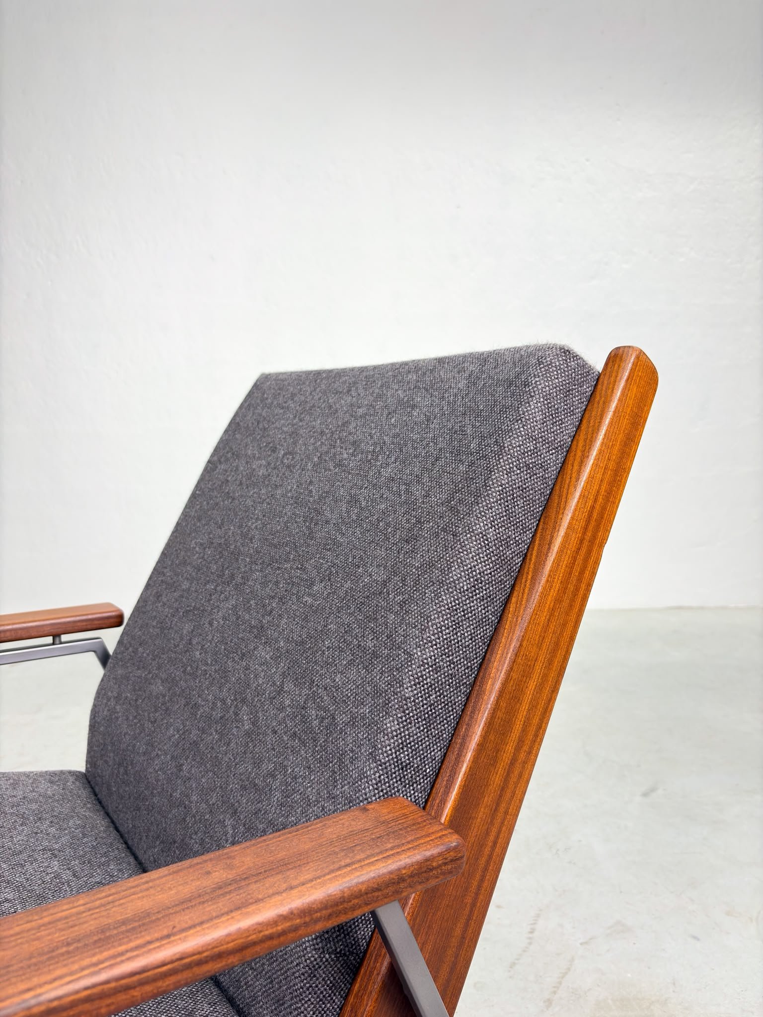 '1611 Lotus' Damesfauteuil van Rob Parry voor Gelderland (18).jpeg