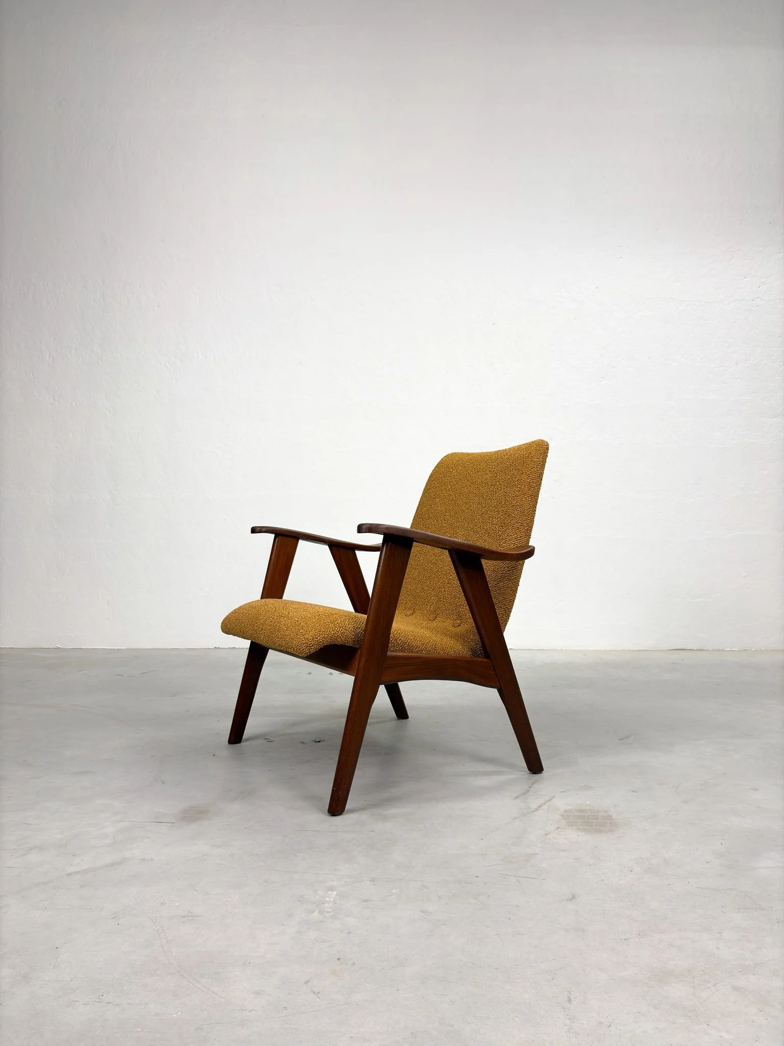 Okergele Fauteuil Louis van Teeffelen (9).jpeg