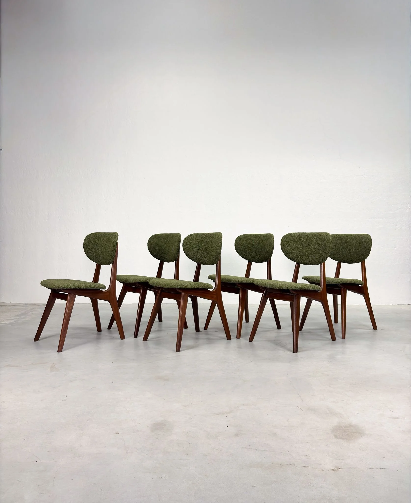 Set Eetkamerstoelen van Louis van Teeffelen voor AwA (6).jpeg