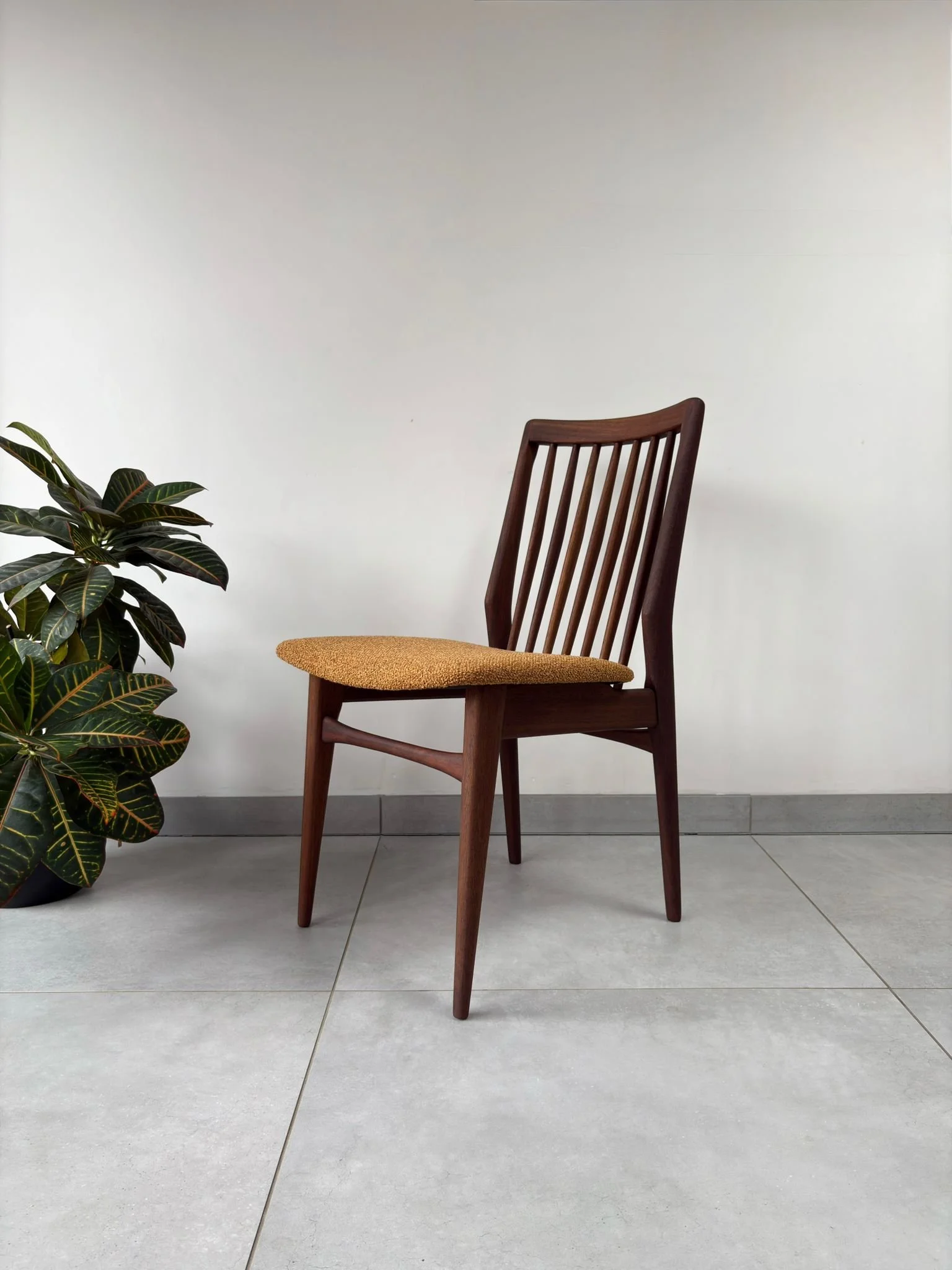 Set Vintage Eetkamerstoelen Modesta Dirk van Oers (5).jpg