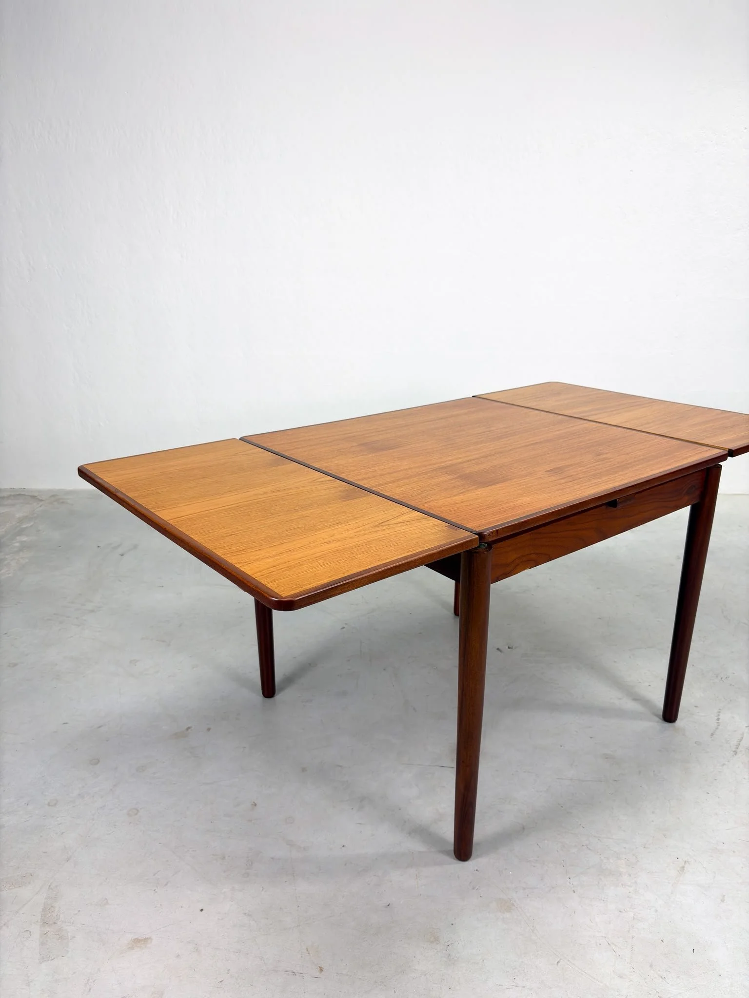'TT24' Eetkamertafel van Cees Braakman voor Pastoe (4).jpeg