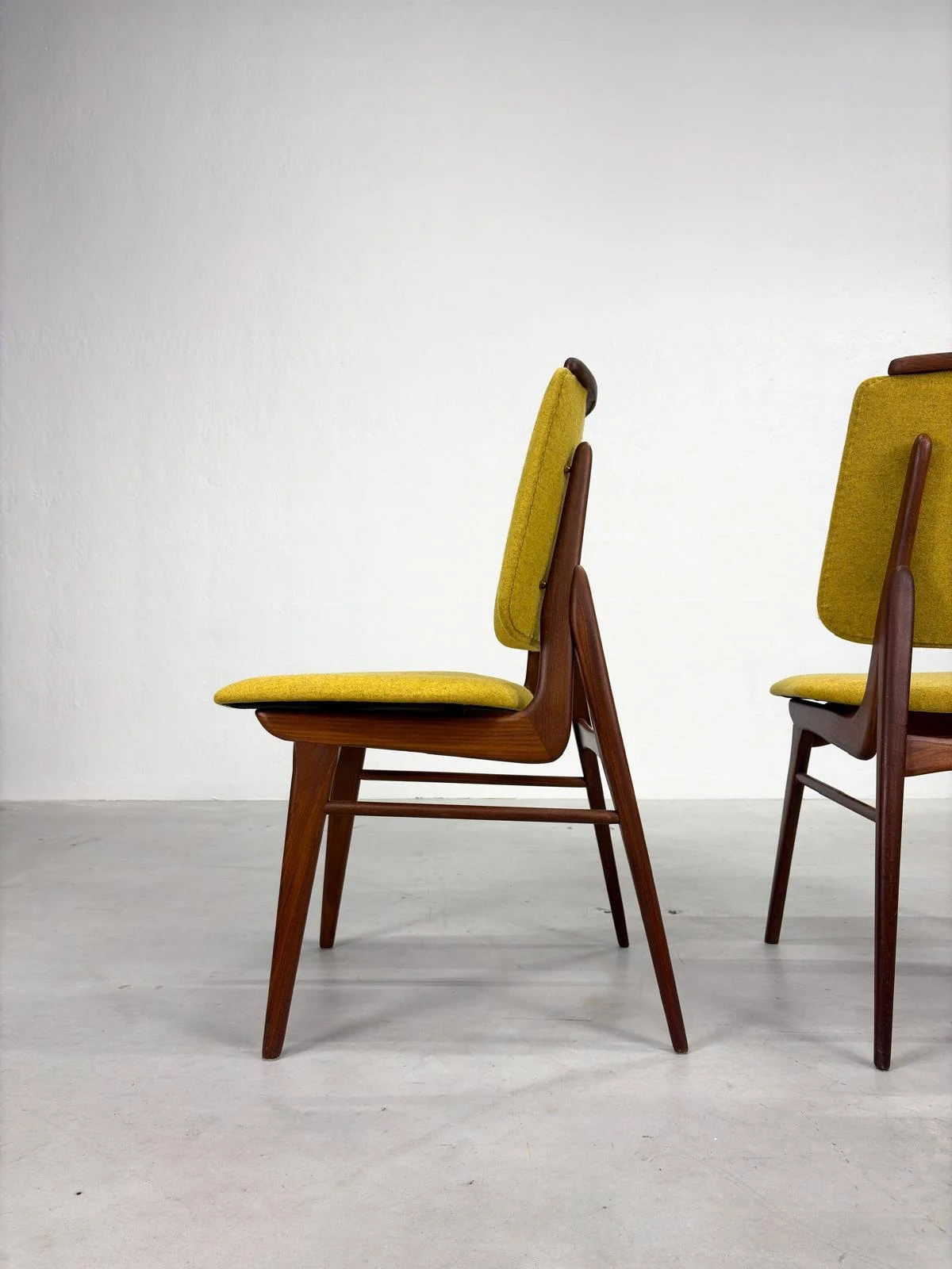 Zeldzame Set Mid-Century Eetkamerstoelen van AwA (7).jpeg