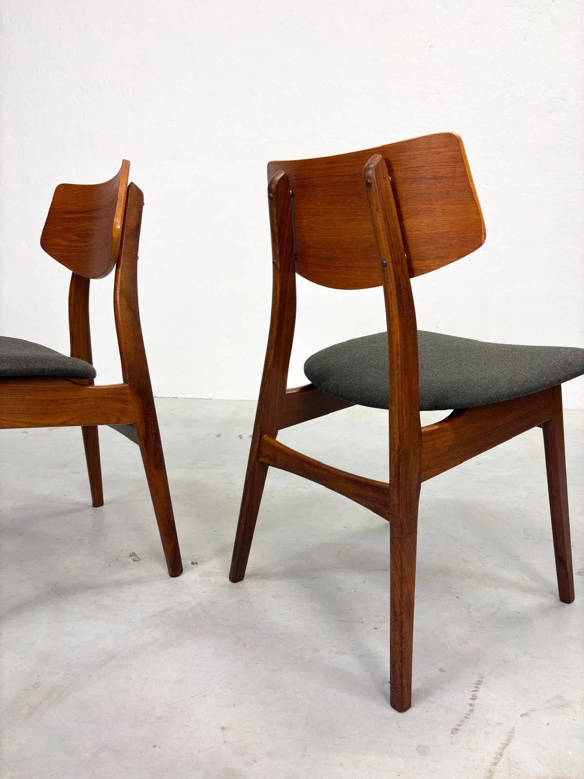 Set Mid-Century Eetkamerstoelen van Teakhout (4).jpeg