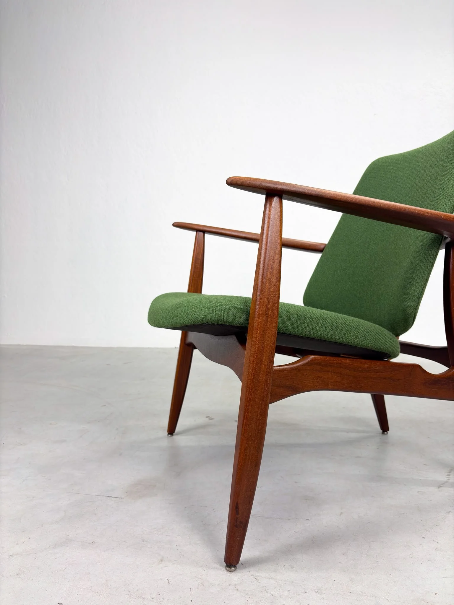 'Tolga' Fauteuil van Louis van Teeffelen voor Wébé (3).jpeg