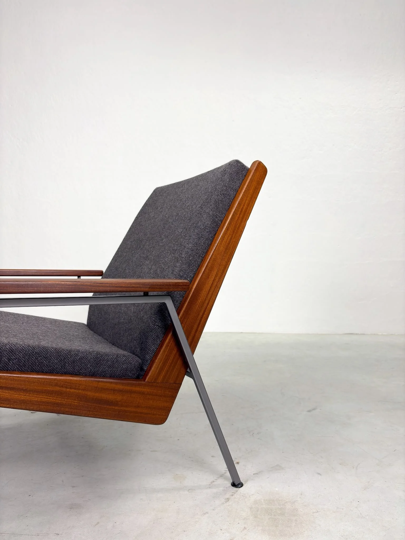 '1611 Lotus' Damesfauteuil van Rob Parry voor Gelderland (4).jpeg