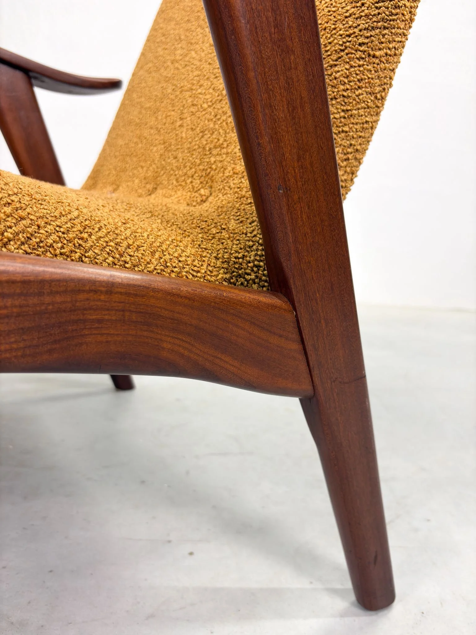 Okergele Fauteuil Louis van Teeffelen (15).jpeg